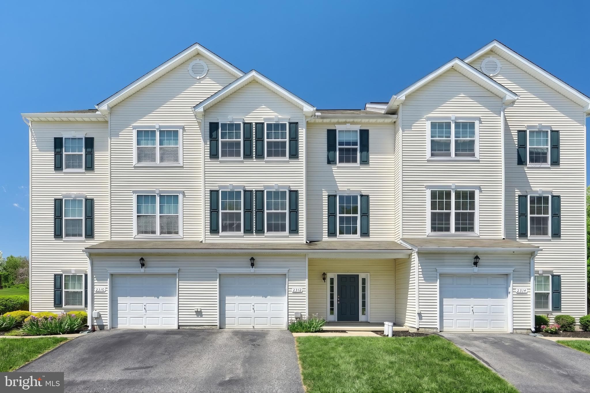 Listing photo of 3-bedroom home at 2312 Sunny Hill Circle 2312, York, Pennsylvania 17406, photo 1 of 3