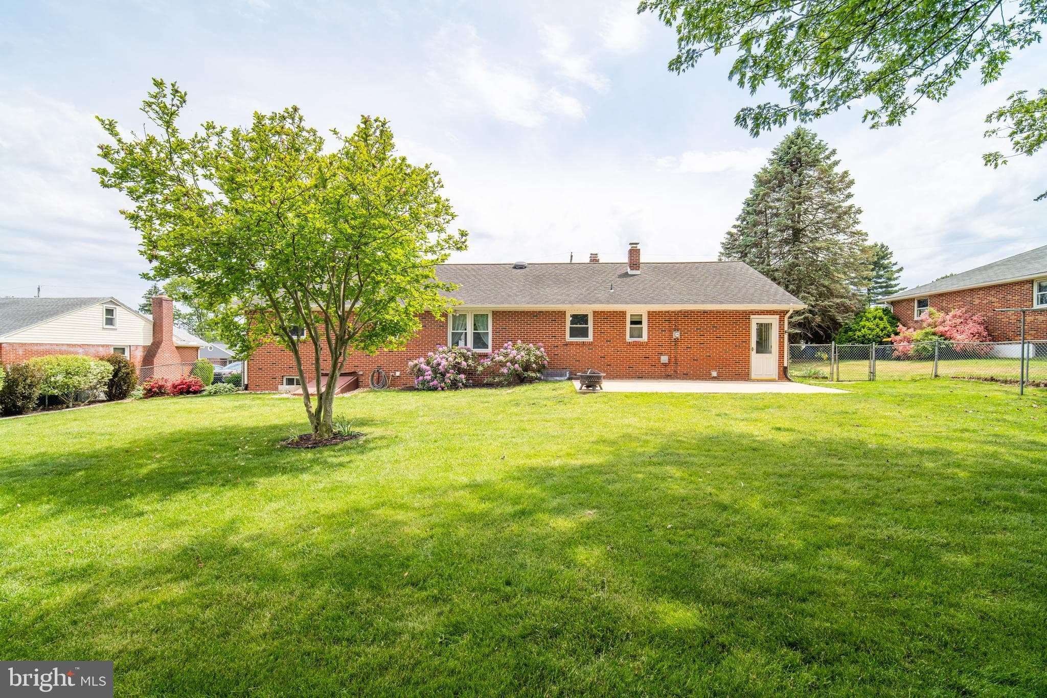 Home for sale at 119 E Clearview Drive, Shrewsbury, Pennsylvania 17361, photo 2 of 3