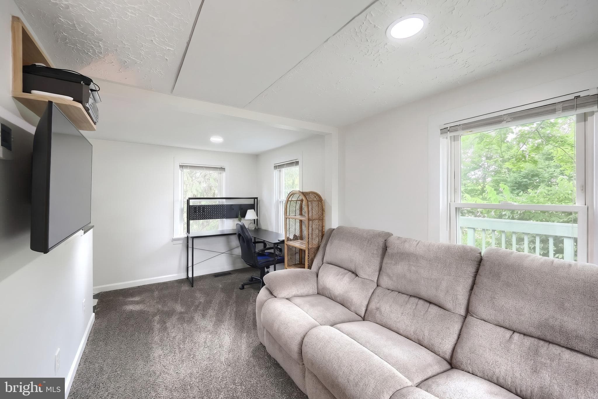 Home for sale at 1410 W Locust Street, York, Pennsylvania 17404, photo 10 of 29