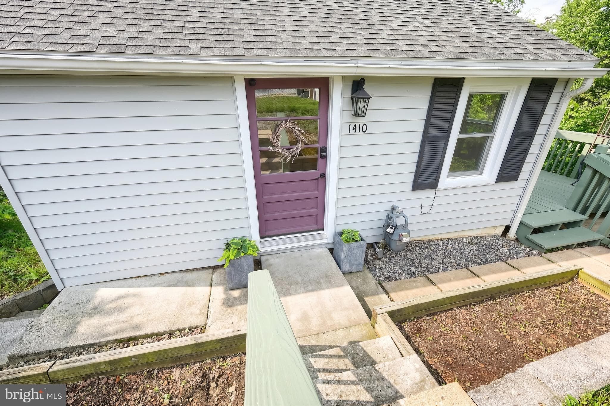 Home for sale at 1410 W Locust Street, York, Pennsylvania 17404, photo 5 of 29