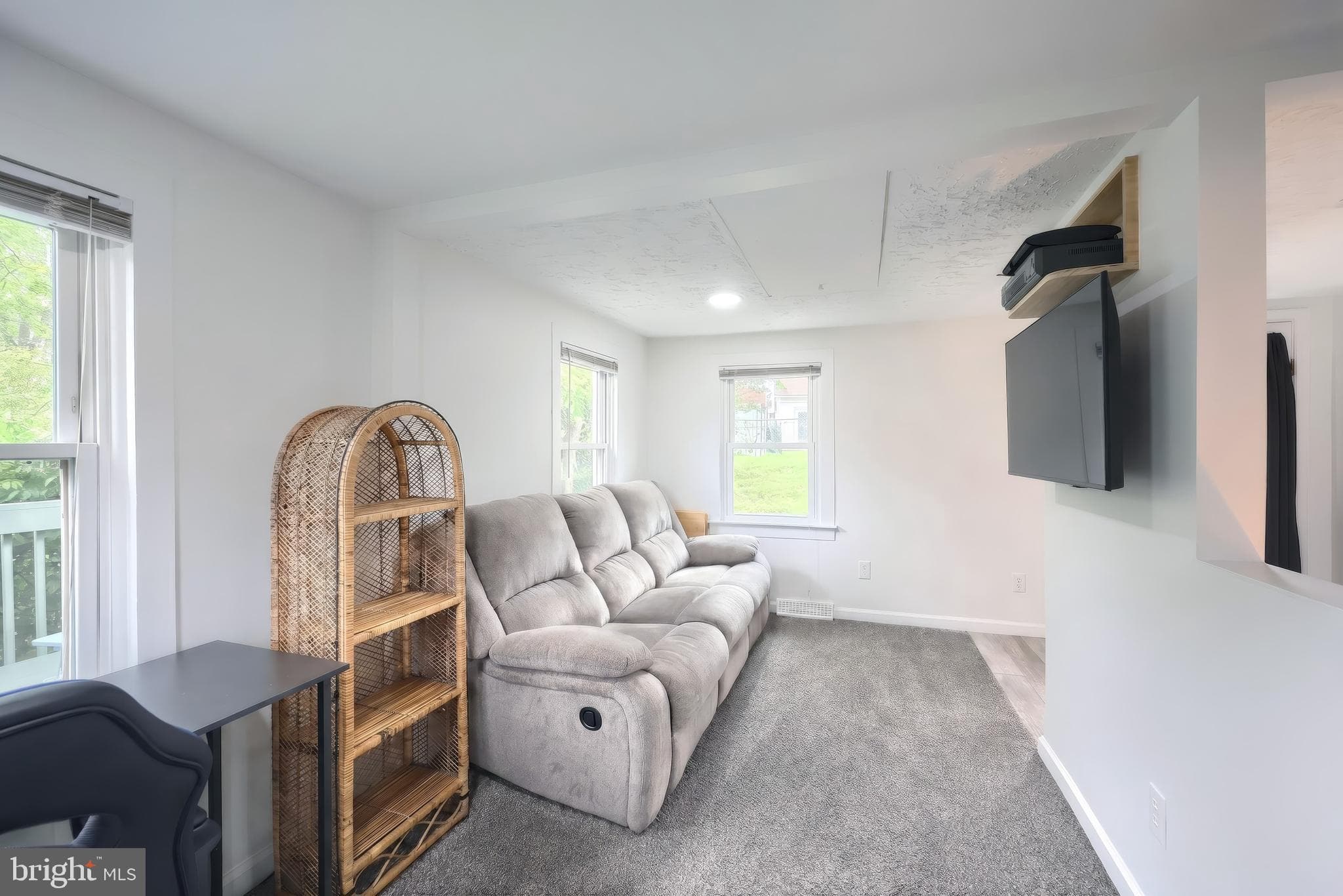 Home for sale at 1410 W Locust Street, York, Pennsylvania 17404, photo 9 of 29