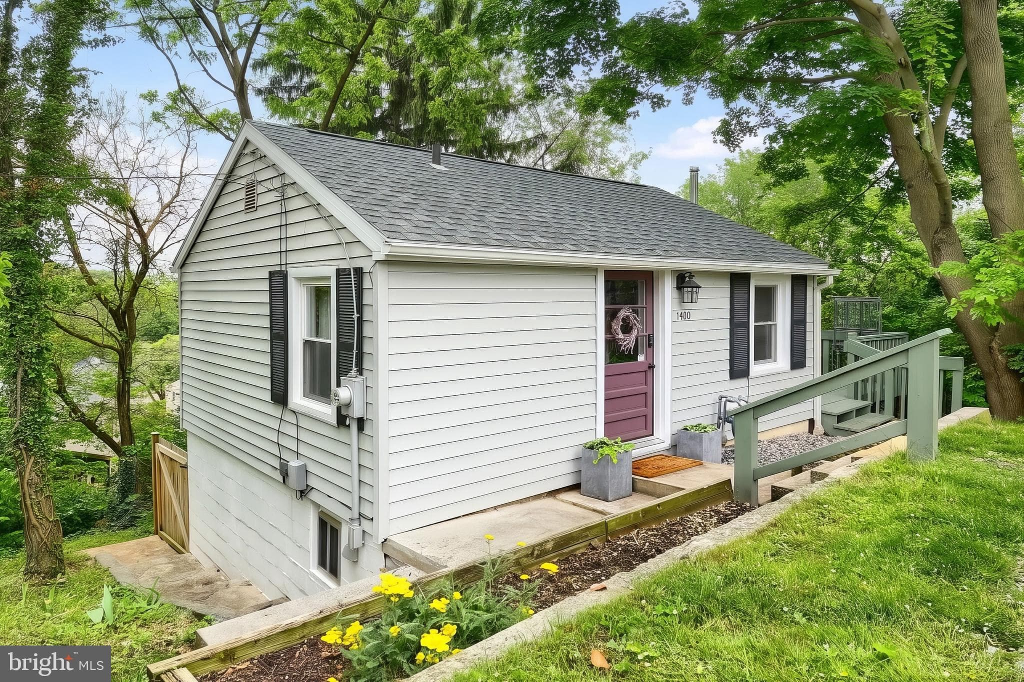 Home for sale at 1410 W Locust Street, York, Pennsylvania 17404, photo 2 of 3