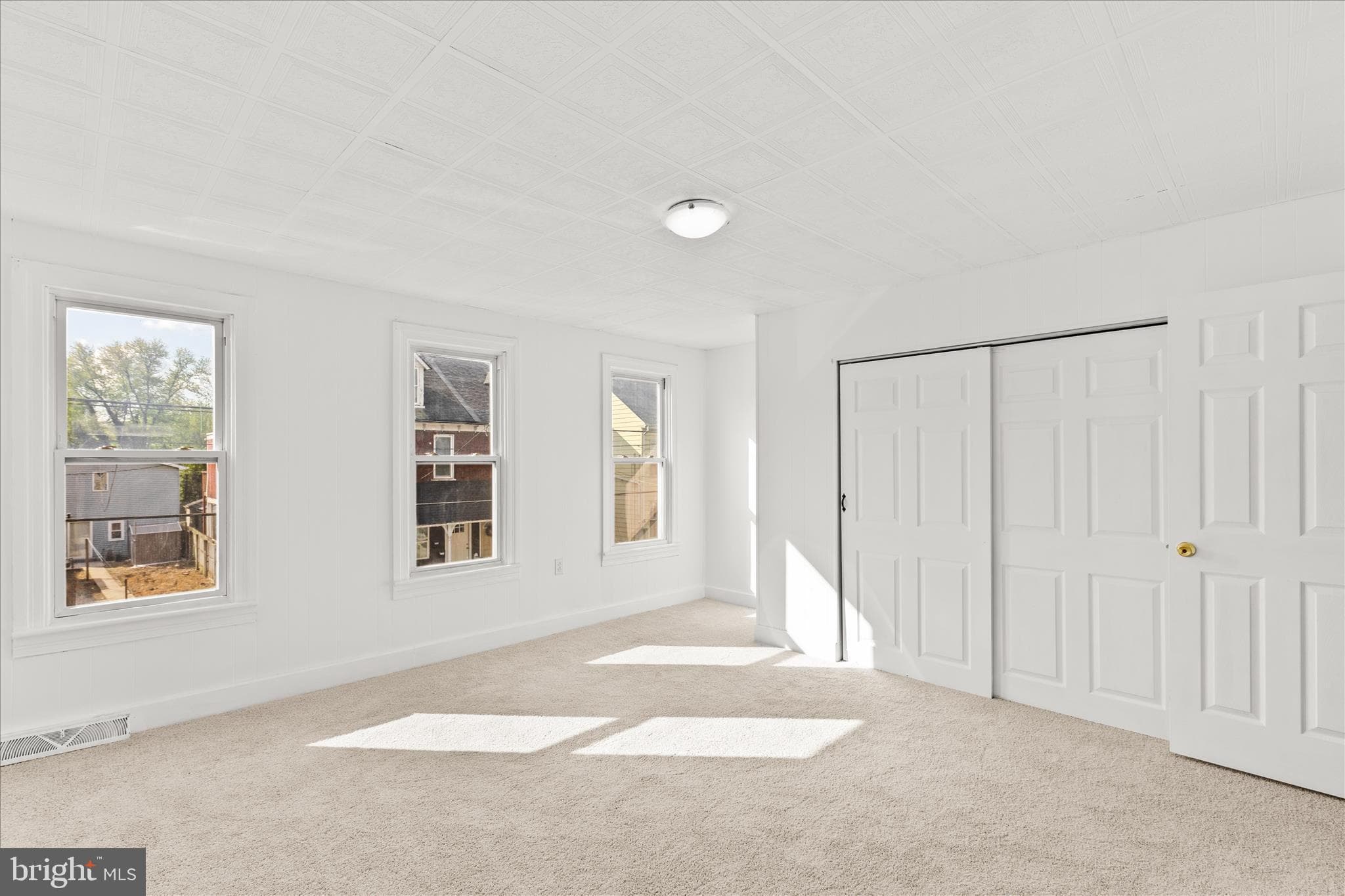 Home for sale at 637 W College Avenue, York, Pennsylvania 17401, photo 19 of 38