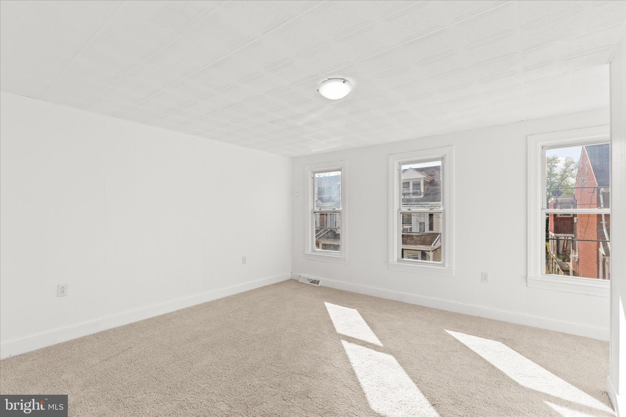 Home for sale at 637 W College Avenue, York, Pennsylvania 17401, photo 18 of 38