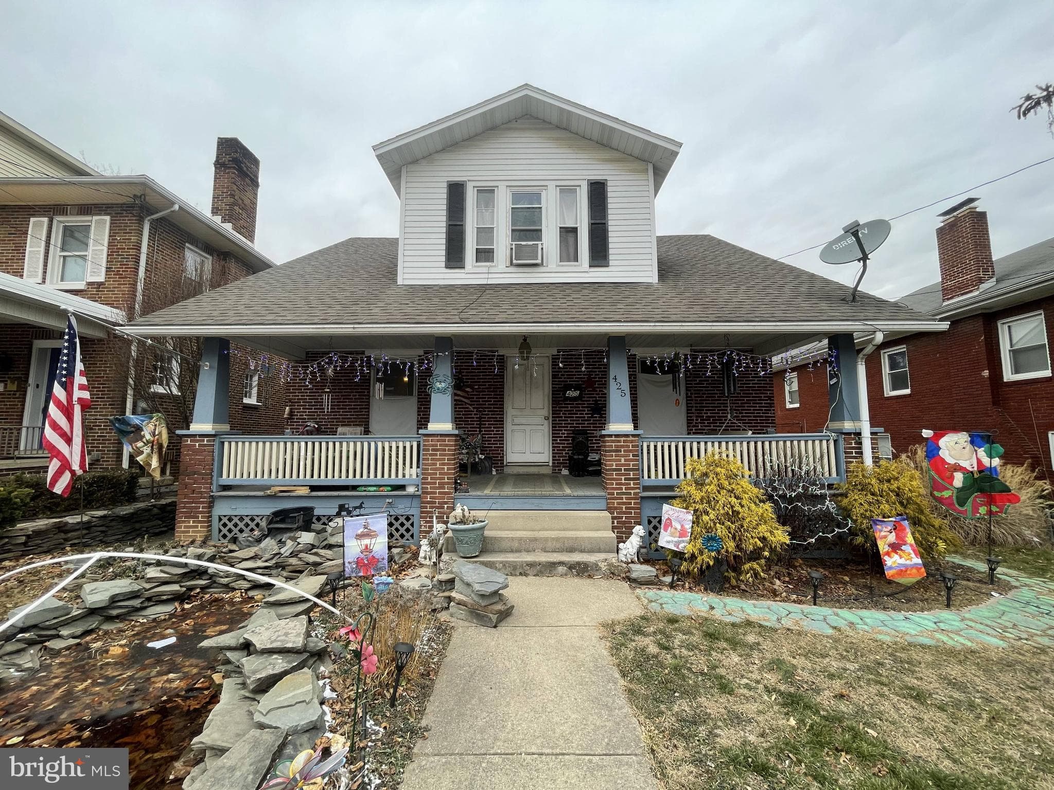 Listing photo of 3-bedroom home at 425 W Jackson Street, York, Pennsylvania 17401, photo 1 of 3