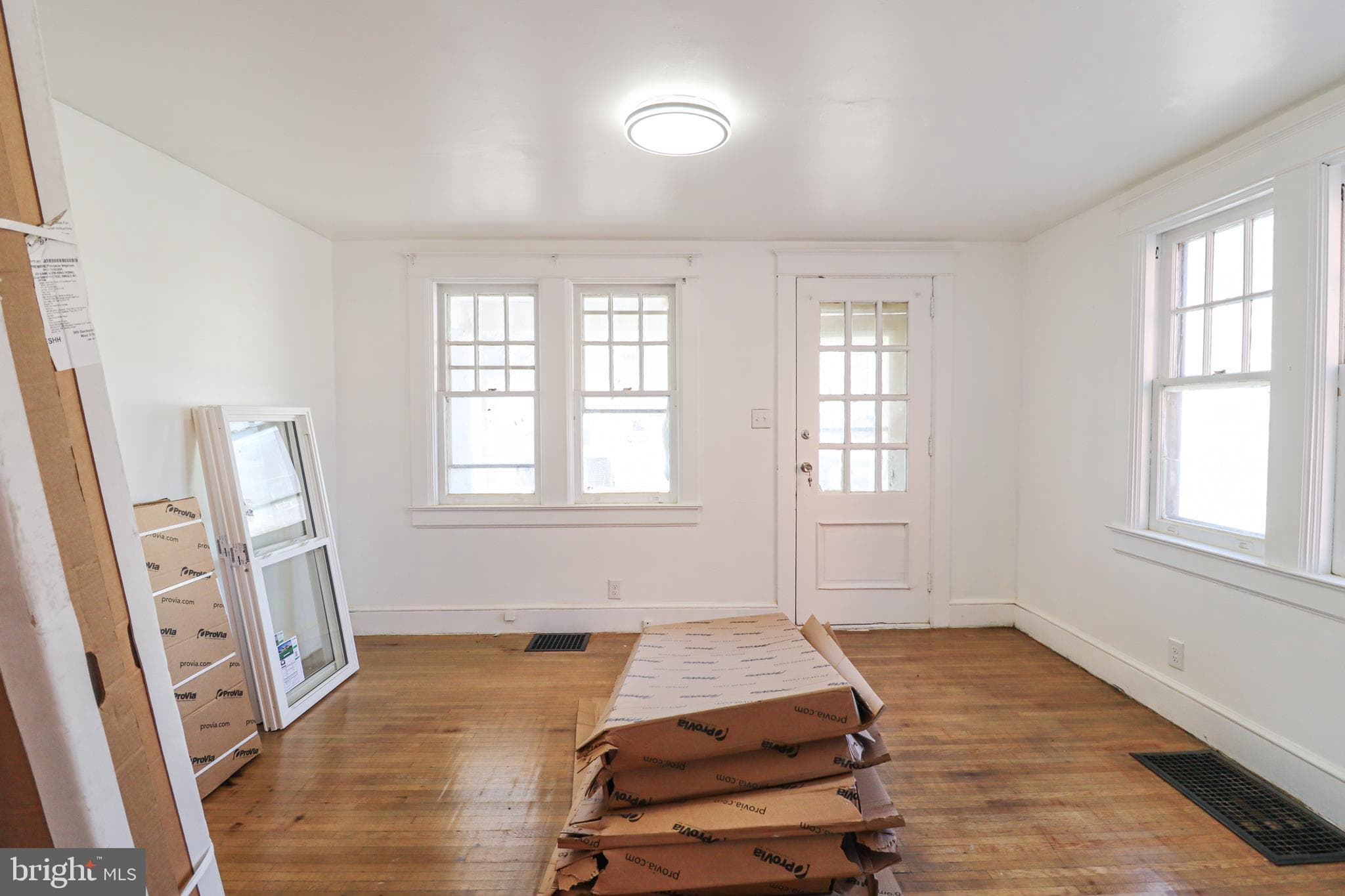 Home for sale at 600 W College Avenue, York, Pennsylvania 17401, photo 6 of 35