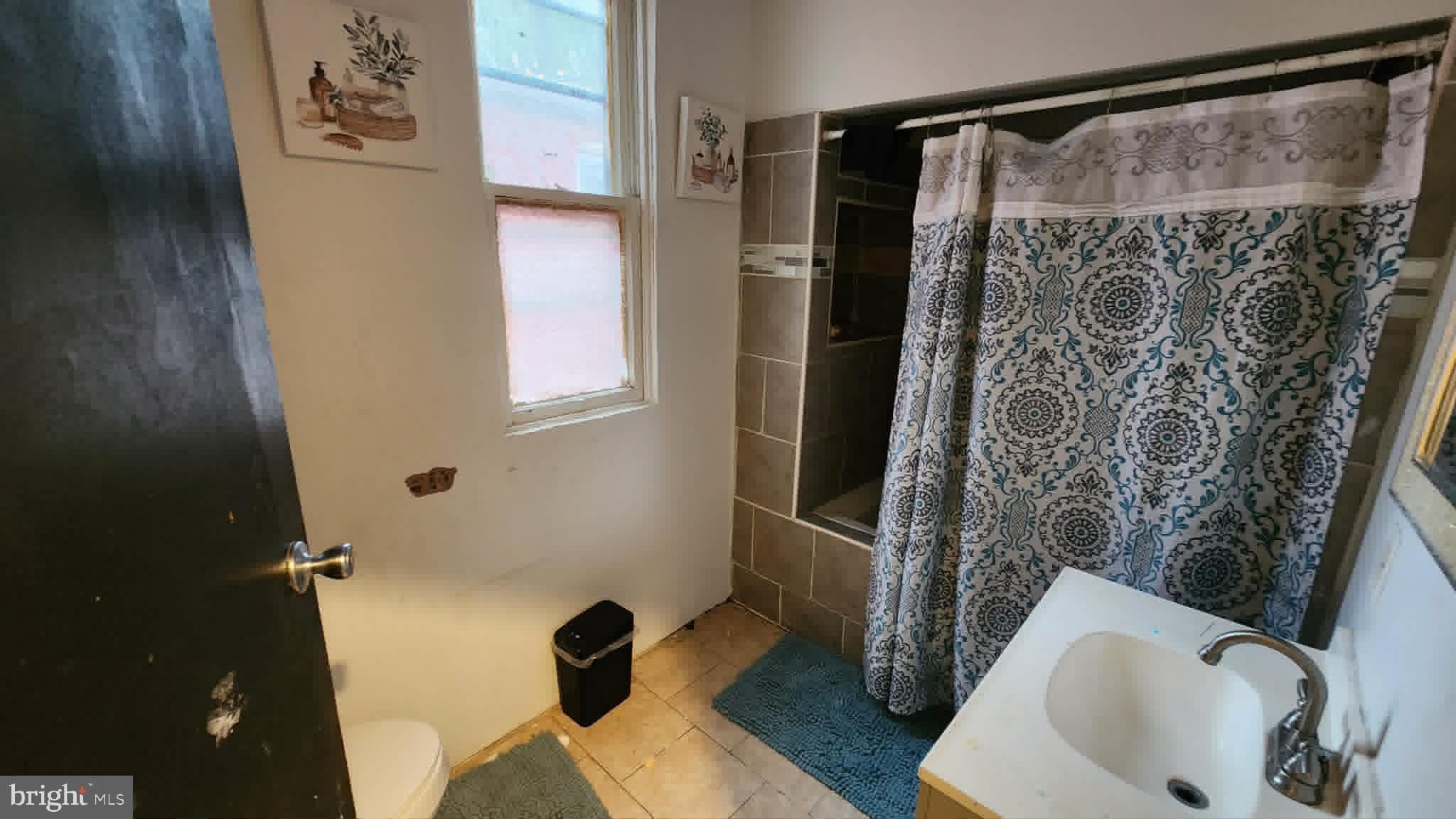 Home for sale at 628 W Princess Street, York, Pennsylvania 17401, photo 7 of 12