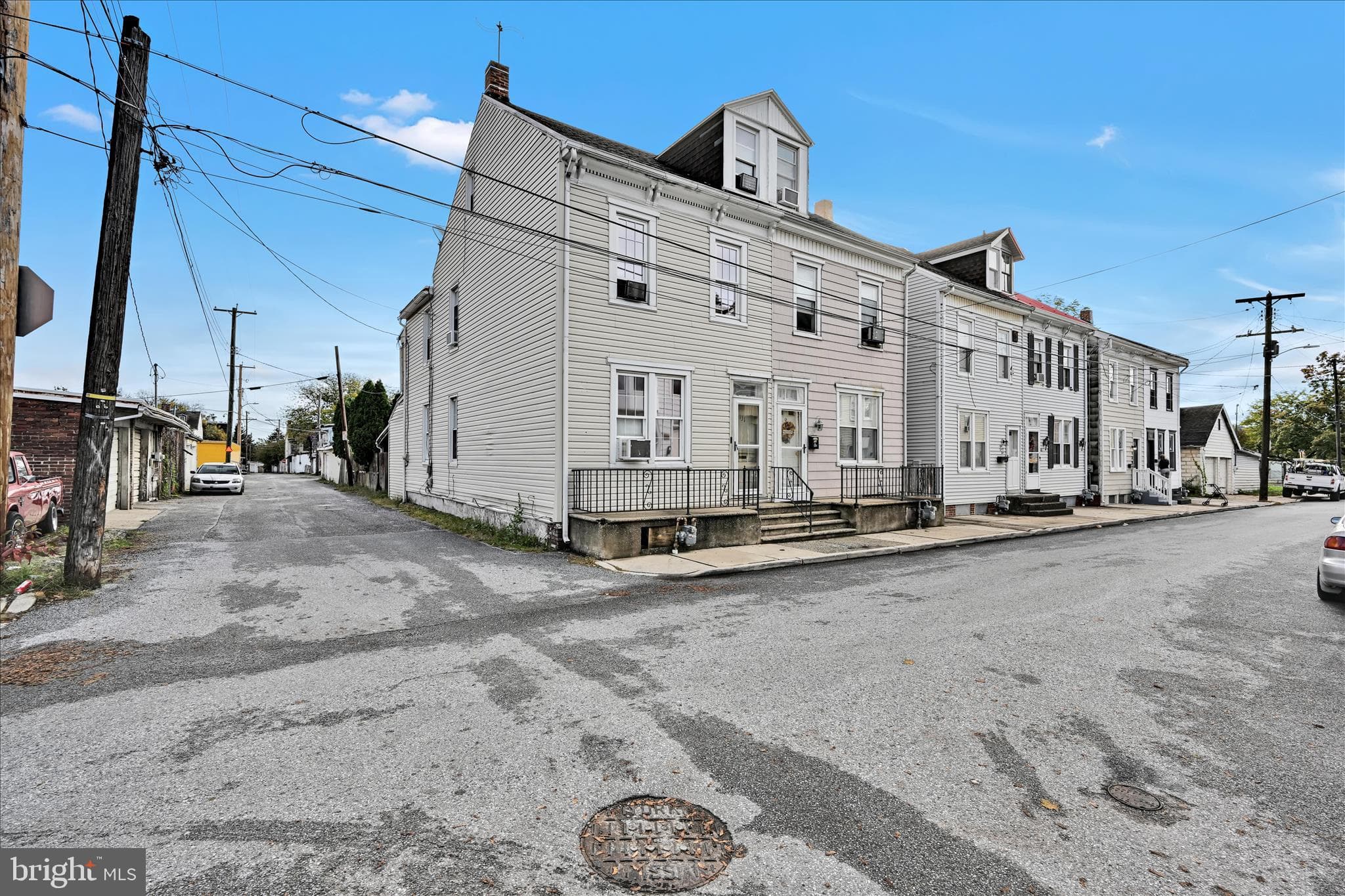 Listing photo of 3-bedroom home at 131 N Cedar Street, York, Pennsylvania 17401, photo 1 of 3