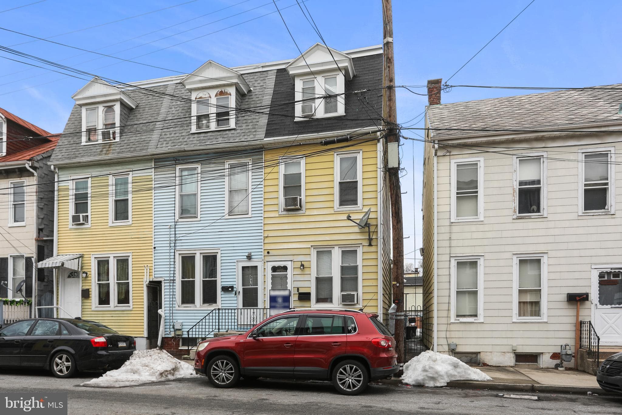 Listing photo of 5-bedroom home at 617 W College Avenue, York, Pennsylvania 17401, photo 1 of 3