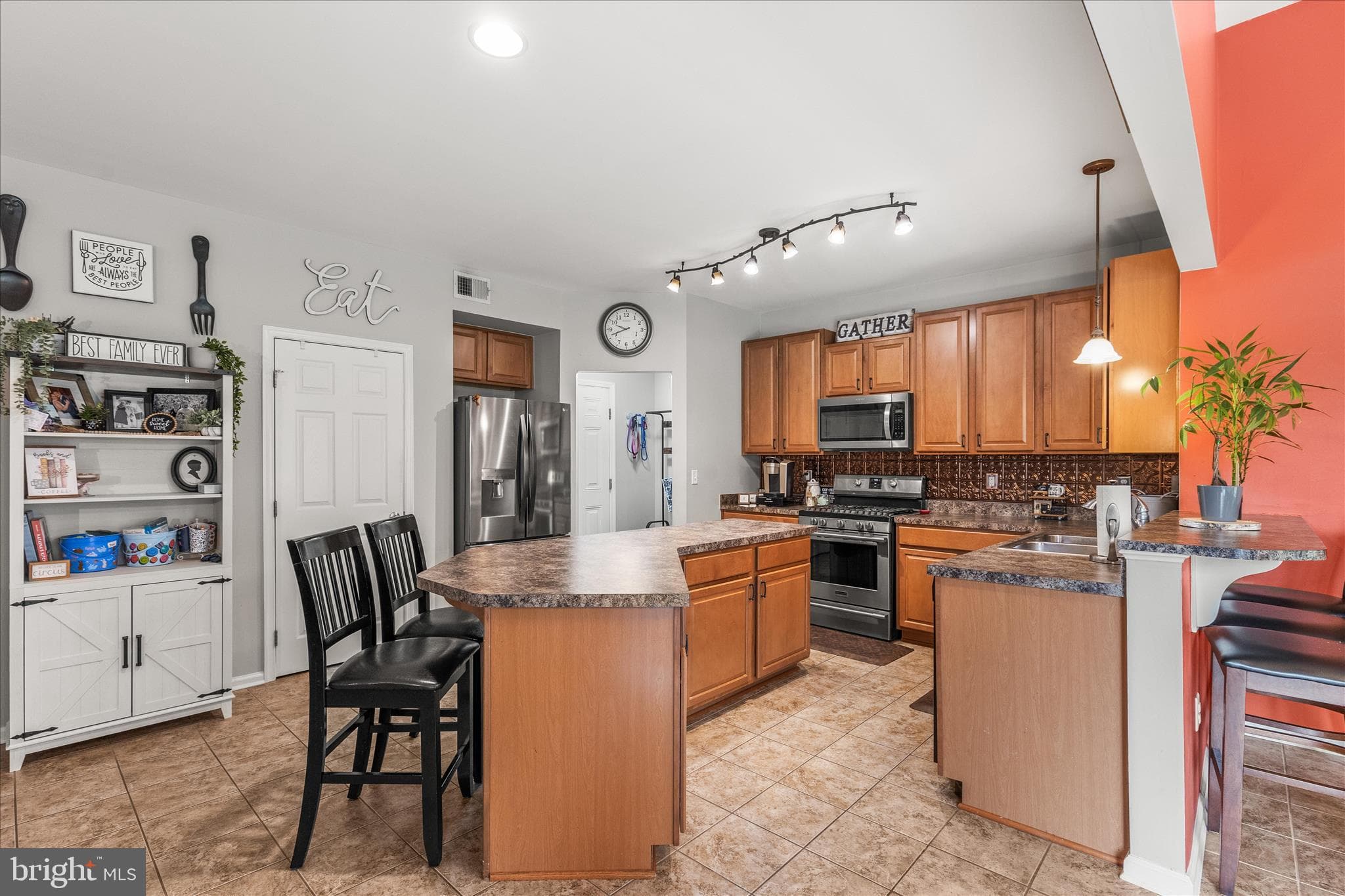 Home for sale at 3123 S King Richards Court S, York, Pennsylvania 17408, photo 11 of 53