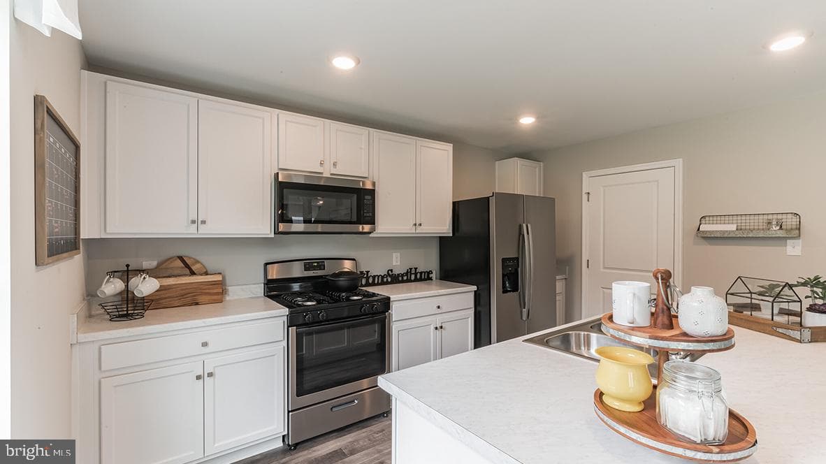 Home for sale at 120 Christina Drive, York, Pennsylvania 17404, photo 14 of 29