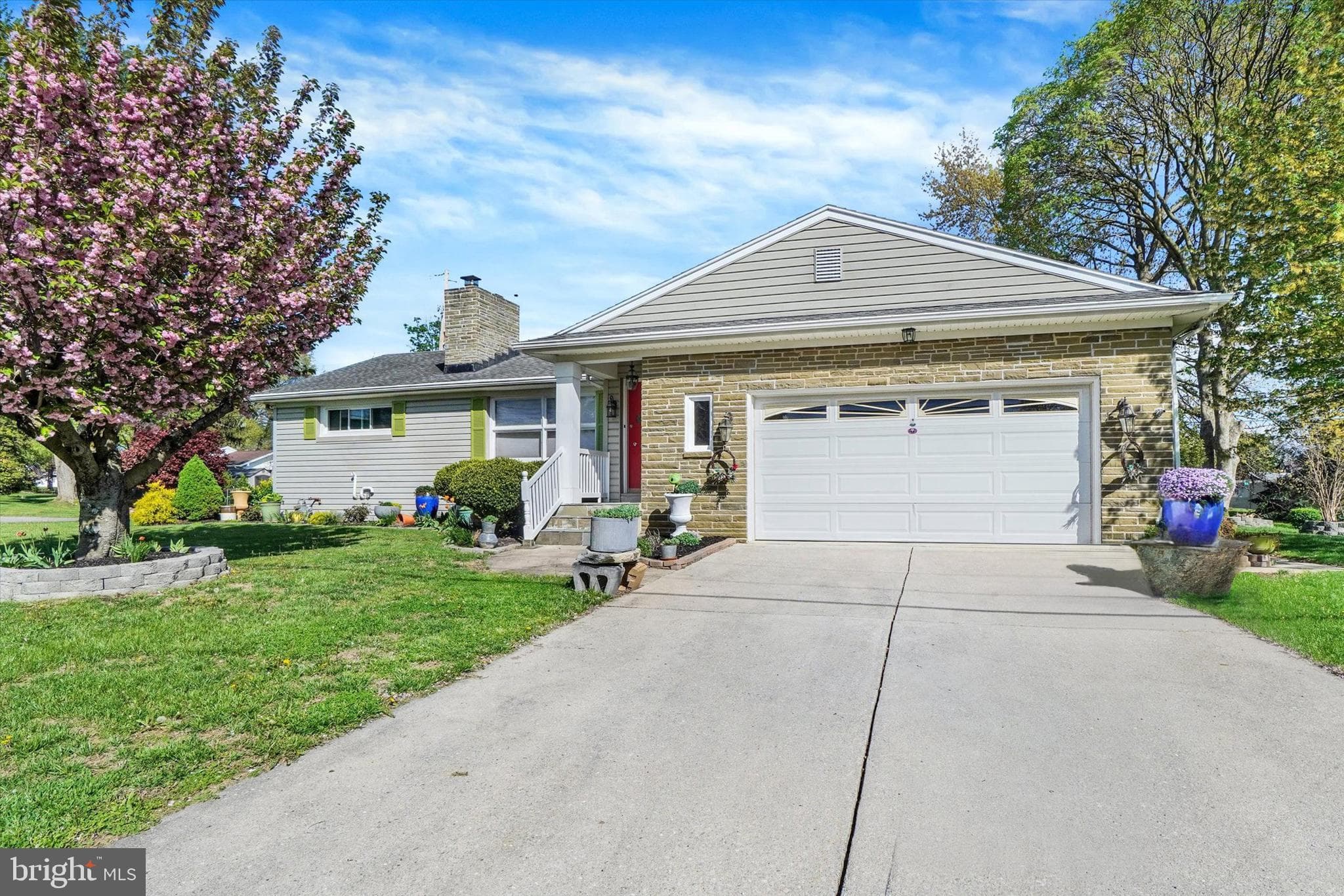 Listing photo of 2-bedroom home at 2360 Loucks Road, York, Pennsylvania 17408, photo 1 of 3