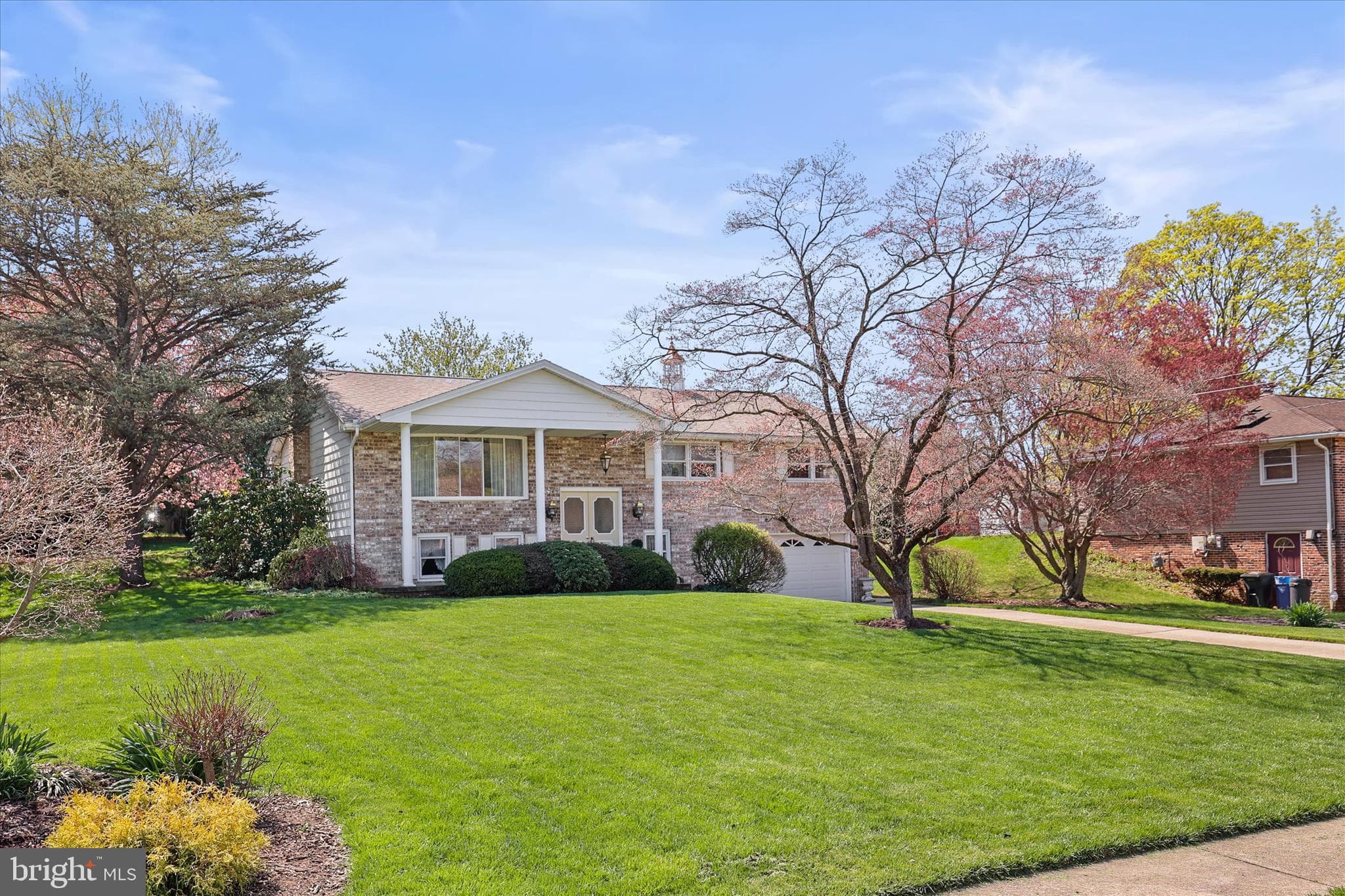 Home for sale at 2564 Audlyn Drive, York, Pennsylvania 17408, photo 3 of 3