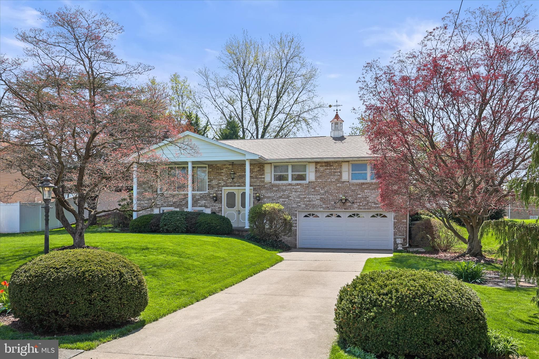 Home for sale at 2564 Audlyn Drive, York, Pennsylvania 17408, photo 2 of 3