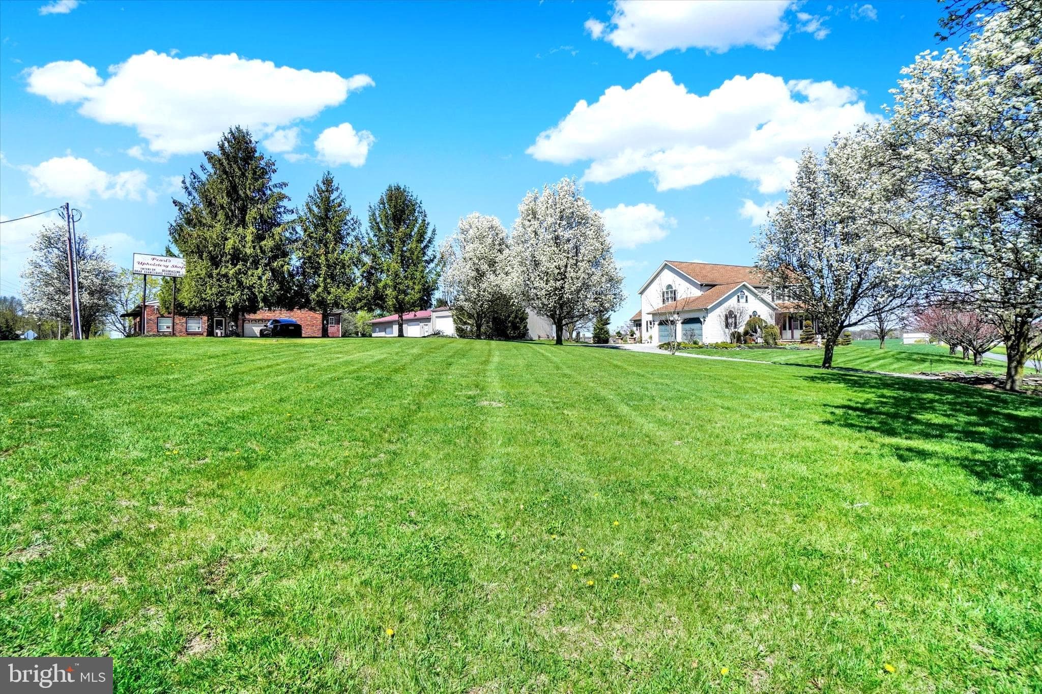 Home for sale at 2553 Roosevelt Avenue, York, Pennsylvania 17408, photo 2 of 3