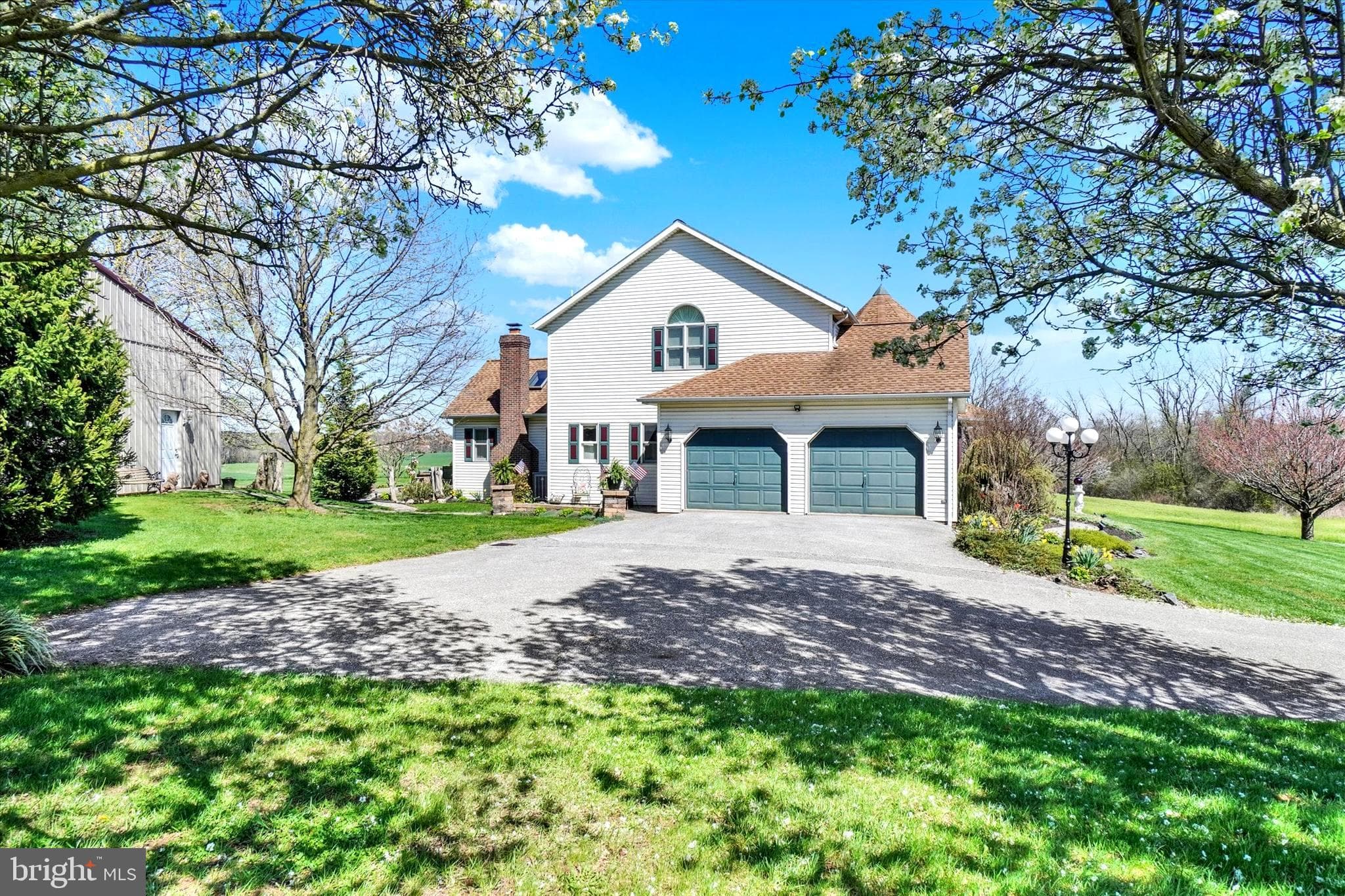 Home for sale at 2553 Roosevelt Avenue, York, Pennsylvania 17408, photo 4 of 77