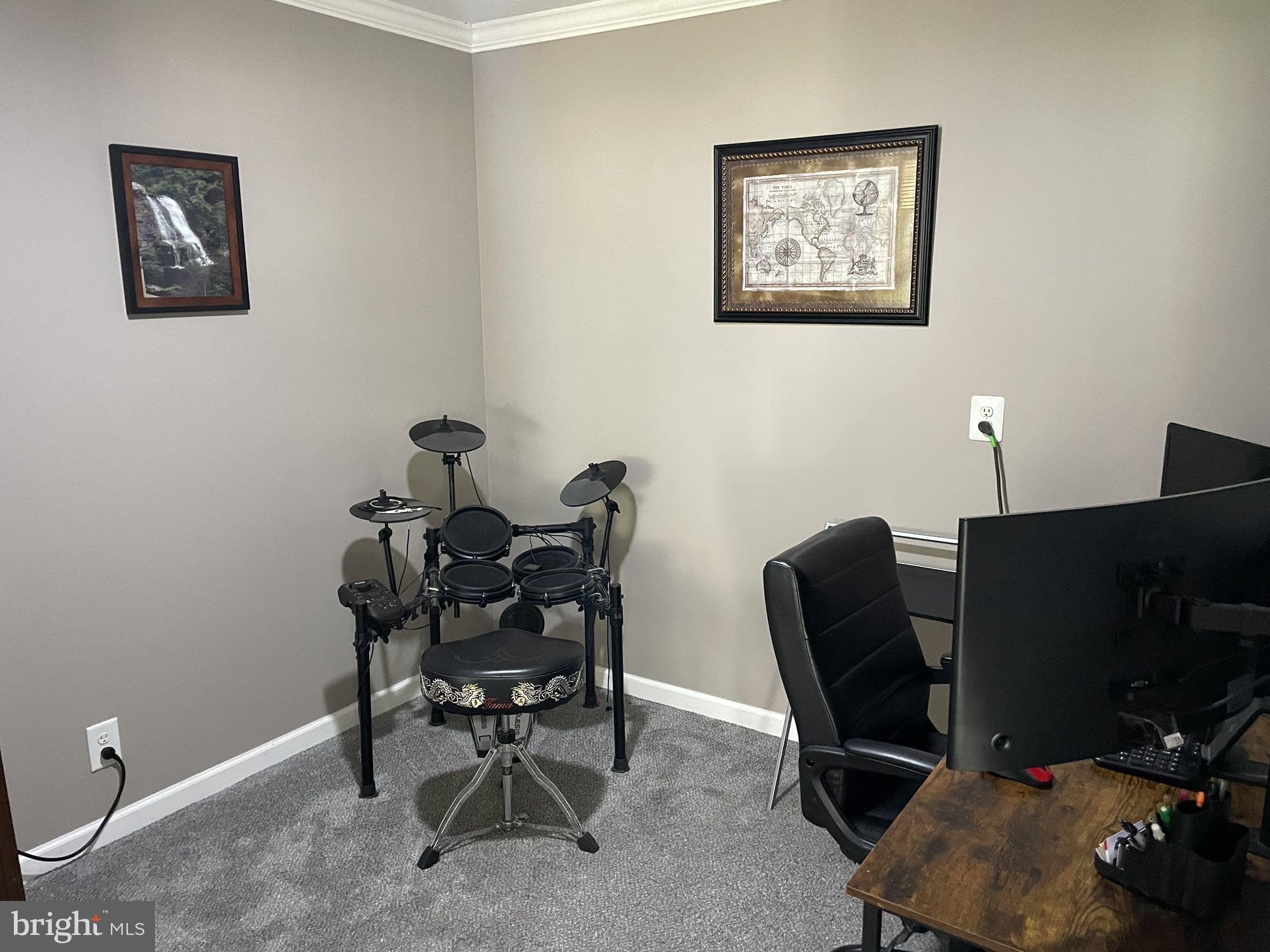 Home for sale at 390 Bruaw Drive, York, Pennsylvania 17406, photo 4 of 31