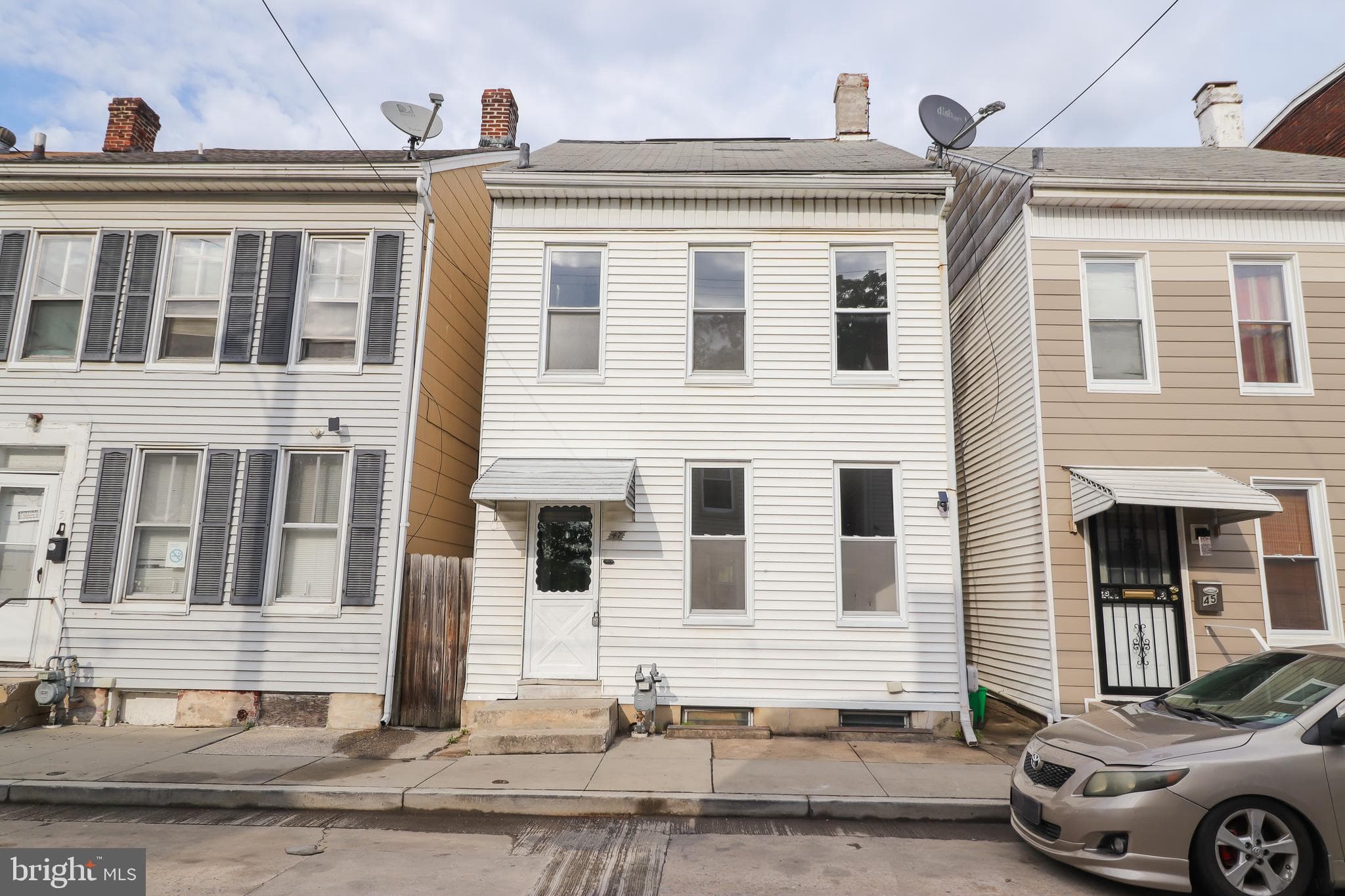 Home for sale at 47 N Franklin Street, York, Pennsylvania 17403, photo 2 of 3