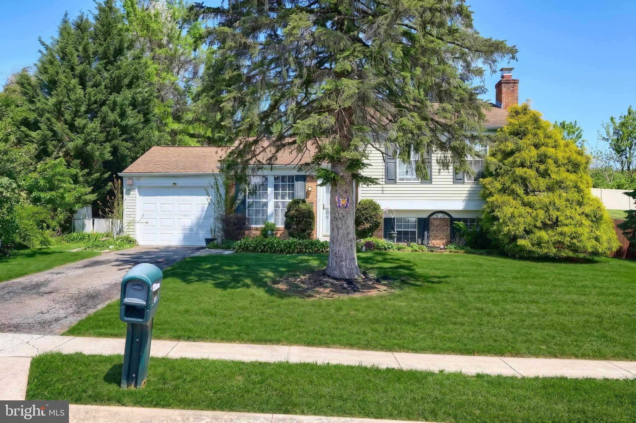Home for sale at 3911 Sandra Drive, York, Pennsylvania 17402, photo 3 of 3