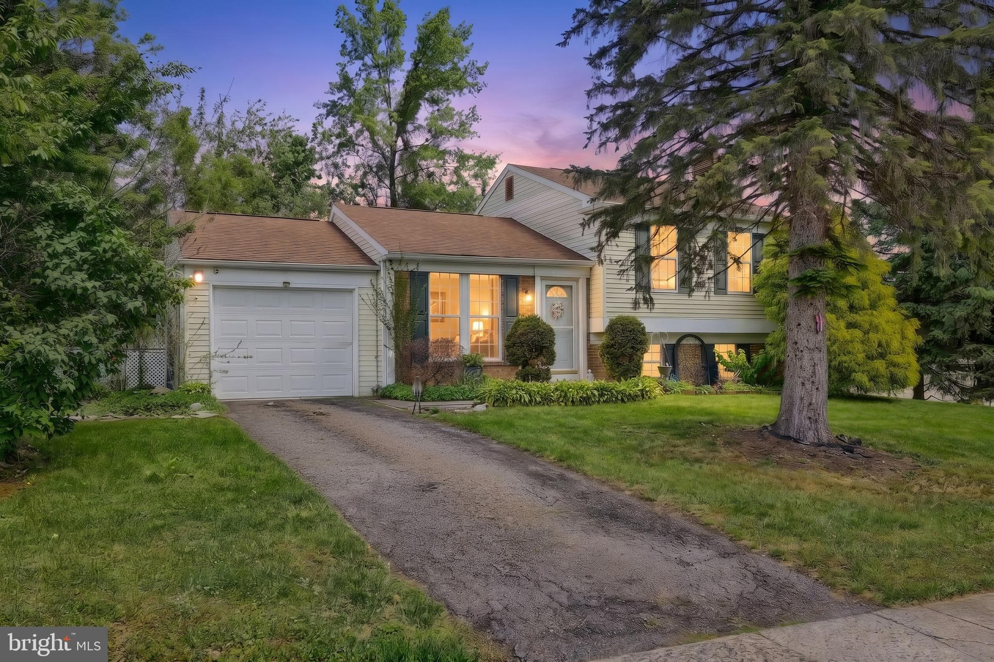 Home for sale at 3911 Sandra Drive, York, Pennsylvania 17402, photo 2 of 3