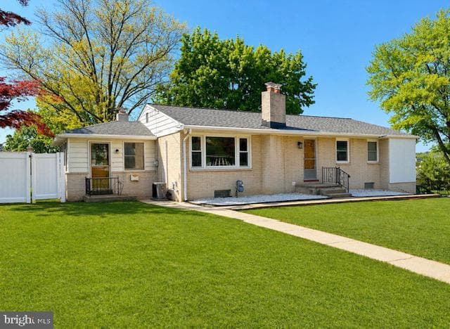 Home for sale at 555 Woodland View Drive, York, Pennsylvania 17406, photo 2 of 3