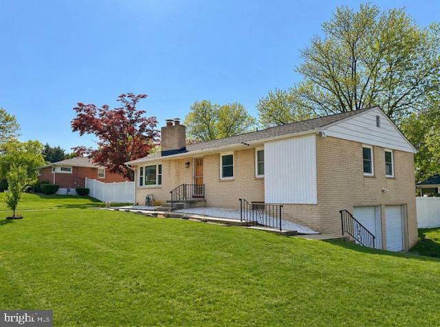 Home for sale at 555 Woodland View Drive, York, Pennsylvania 17406, photo 3 of 3