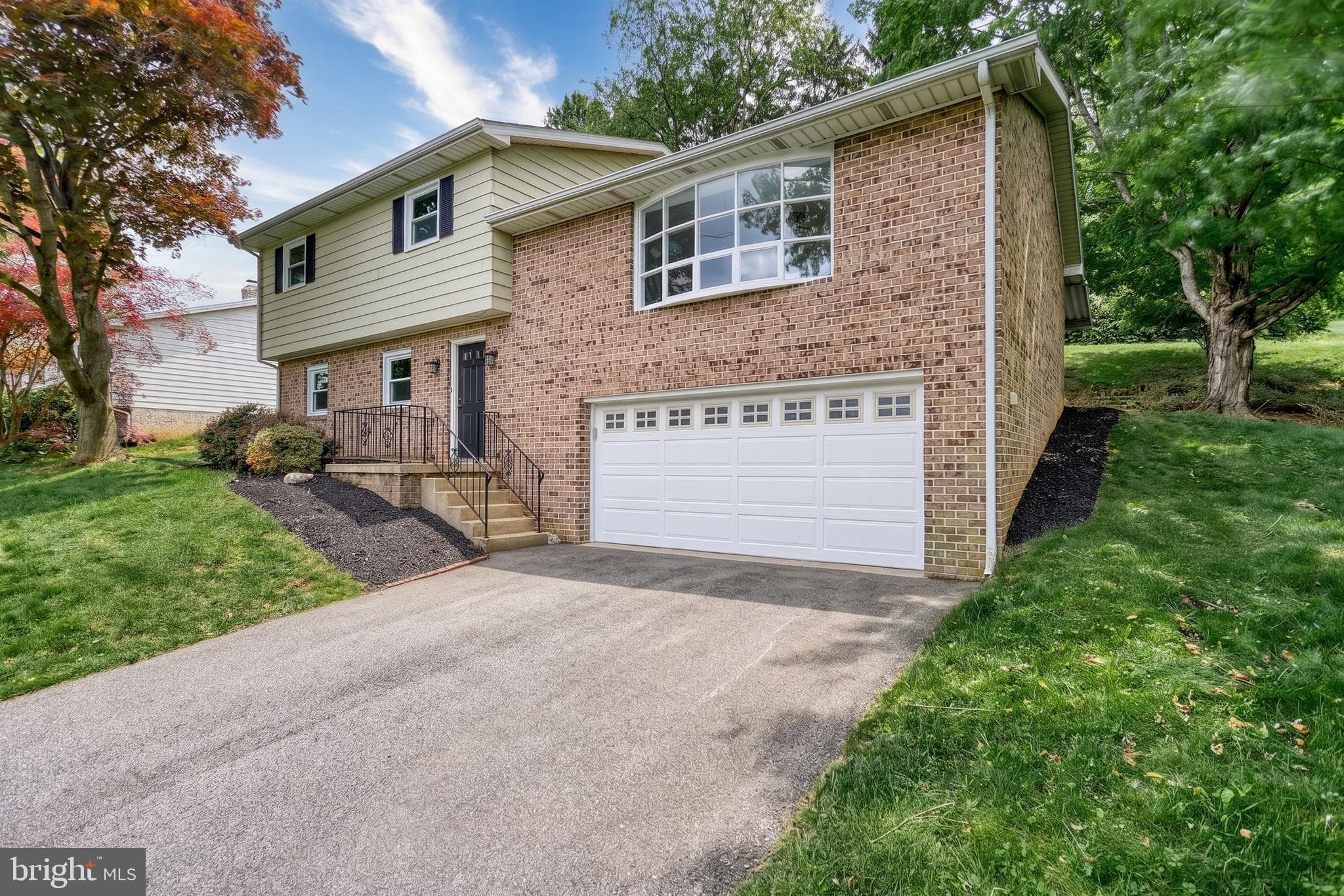 Home for sale at 362 Allegheny Drive, York, Pennsylvania 17402, photo 7 of 78