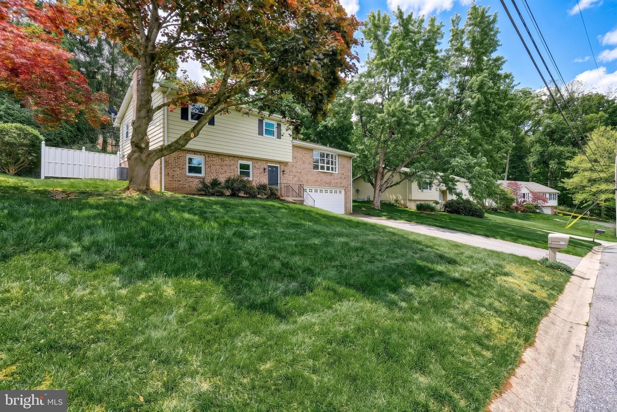 Home for sale at 362 Allegheny Drive, York, Pennsylvania 17402, photo 4 of 78