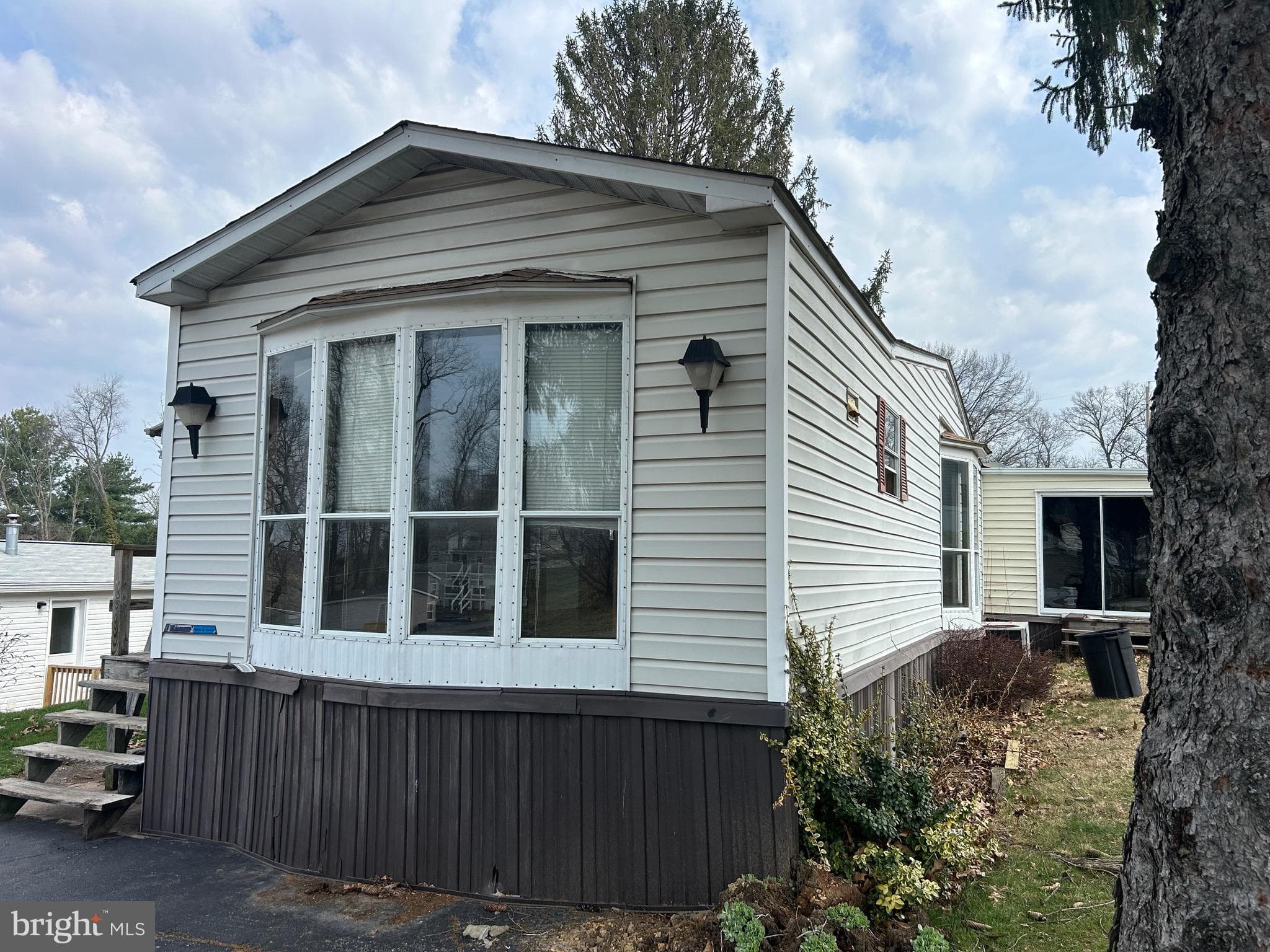 Home for sale at 121 Chestnut Hill Drive, York, Pennsylvania 17408, photo 2 of 3