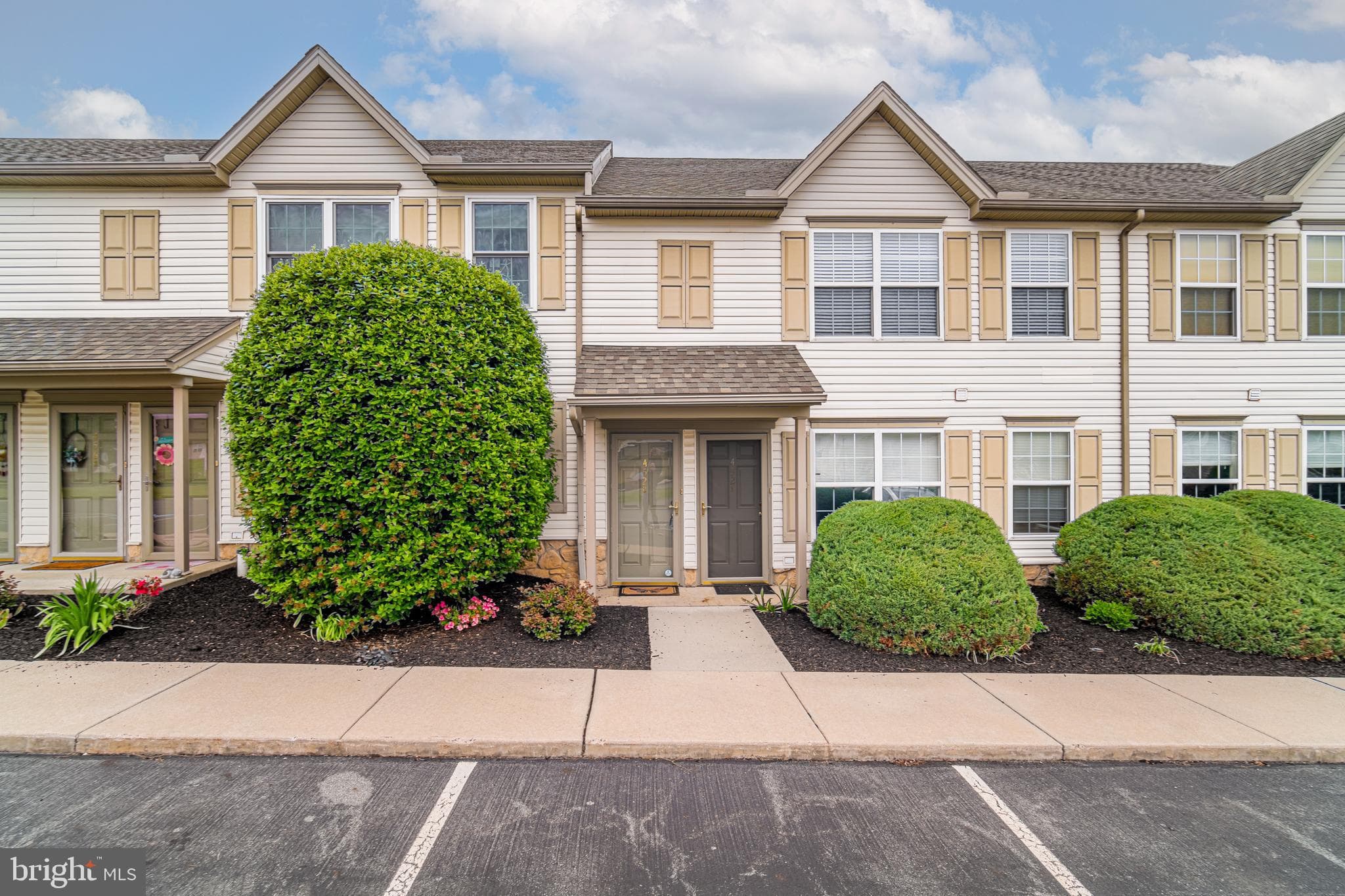 Listing photo of 2-bedroom home at 452B Buttonwood Lane, York, Pennsylvania 17406, photo 1 of 3
