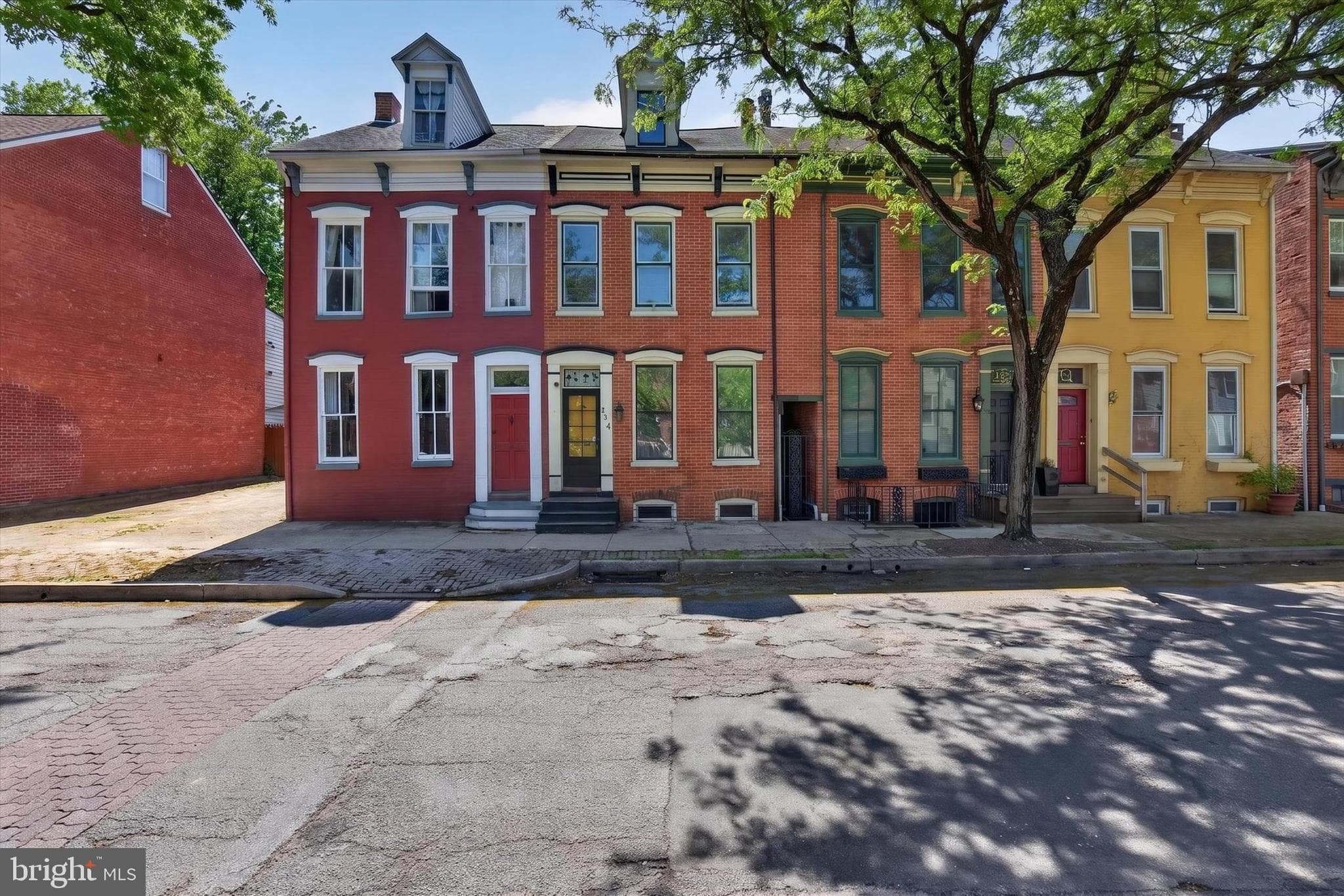 Listing photo of 3-bedroom home at 124 S Newberry Street, York, Pennsylvania 17401, photo 1 of 3