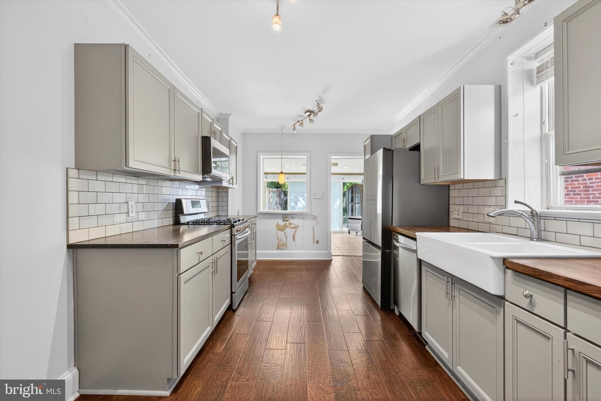 Home for sale at 124 S Newberry Street, York, Pennsylvania 17401, photo 7 of 22