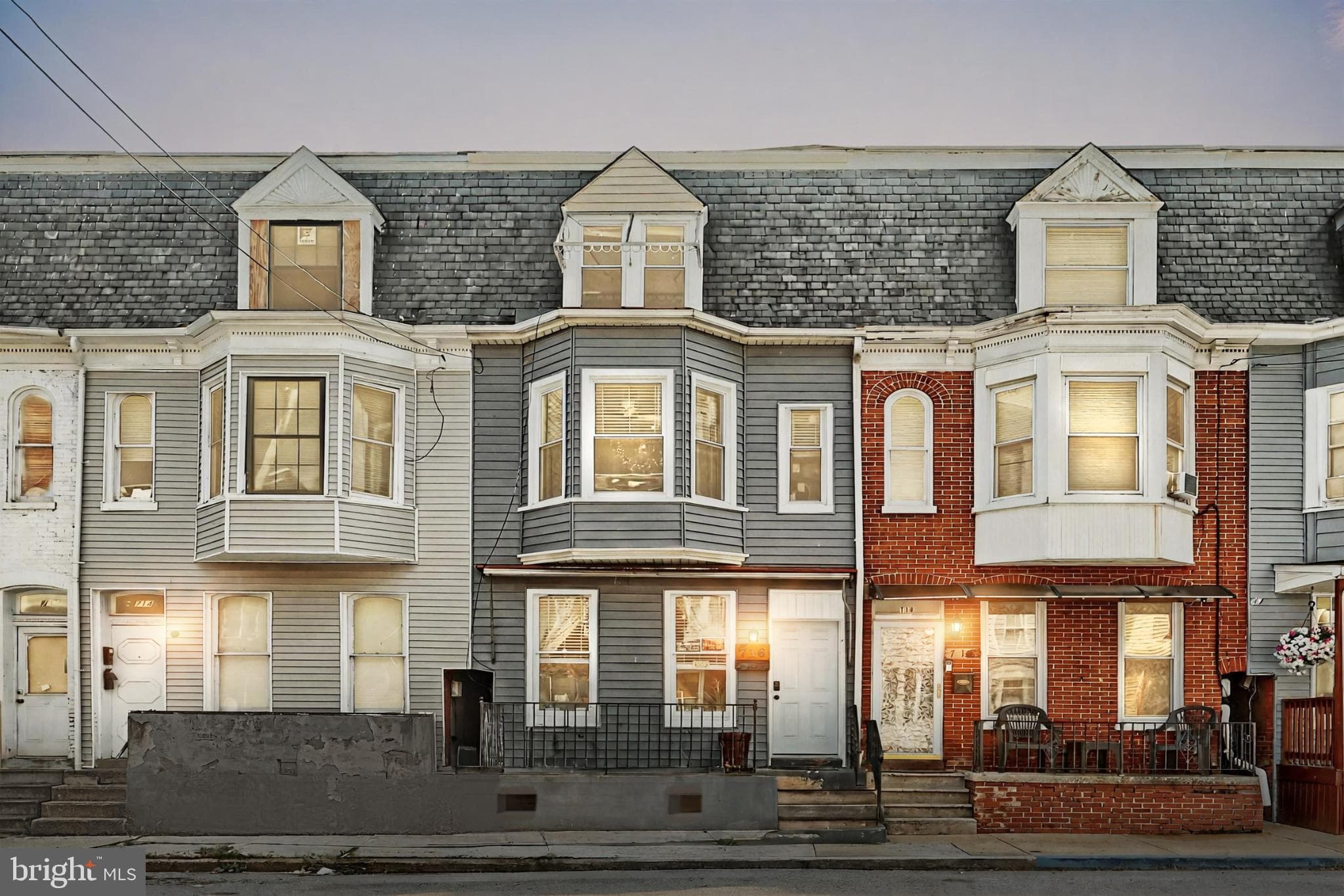 Listing photo of 5-bedroom home at 716 W Philadelphia St, York, Pennsylvania 17401, photo 1 of 3