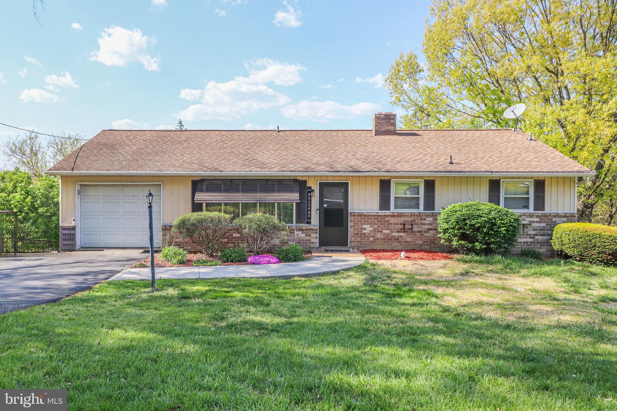 Listing photo of 4-bedroom home at 605 Norman, York, Pennsylvania 17406, photo 1 of 3