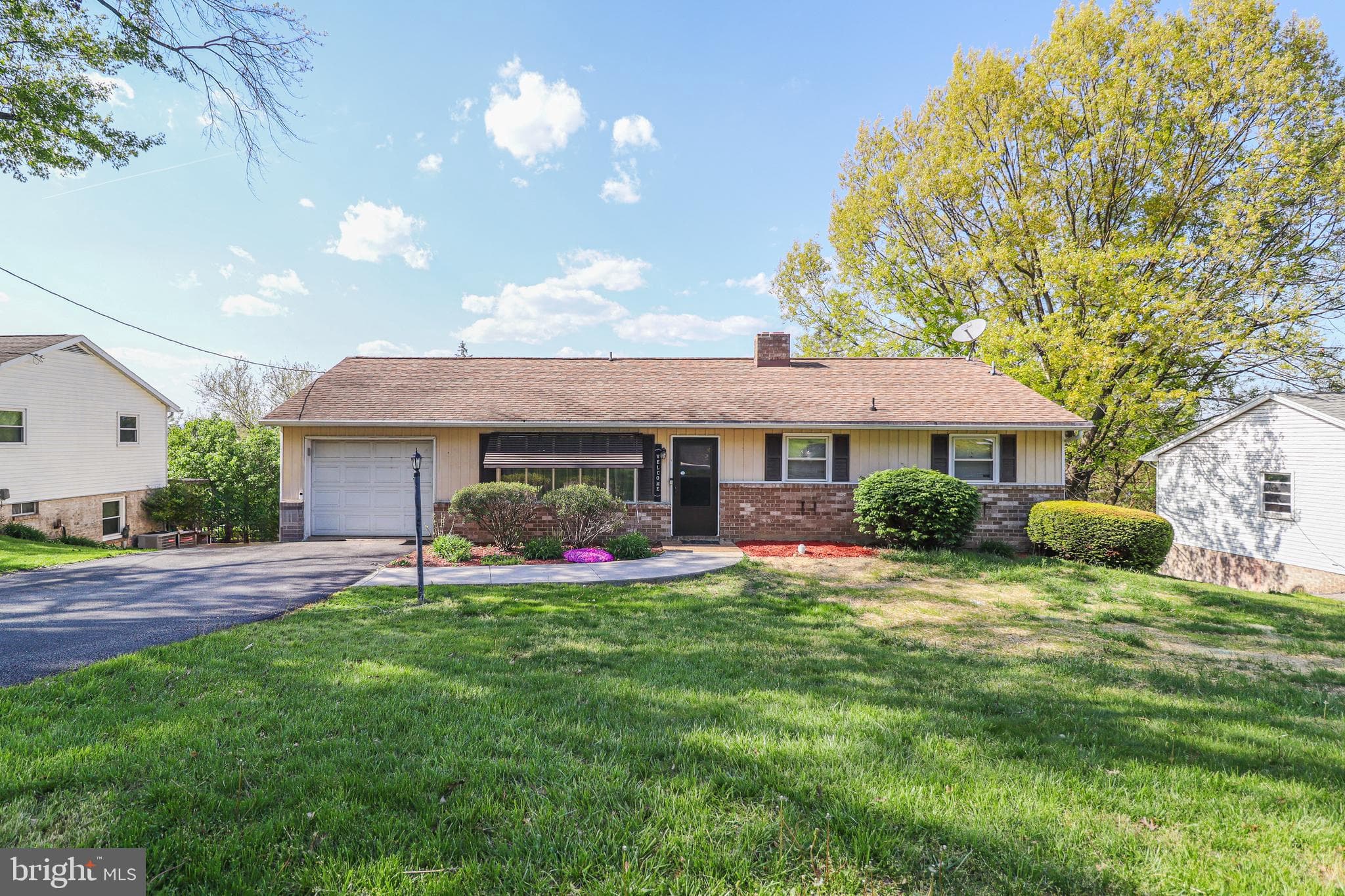 Home for sale at 605 Norman, York, Pennsylvania 17406, photo 2 of 3
