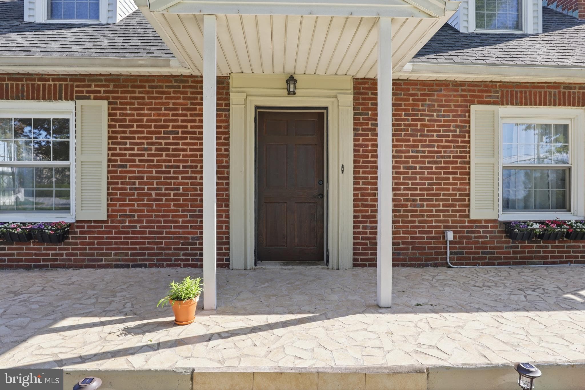 Home for sale at 2006 S Queen Street, York, Pennsylvania 17403, photo 4 of 59