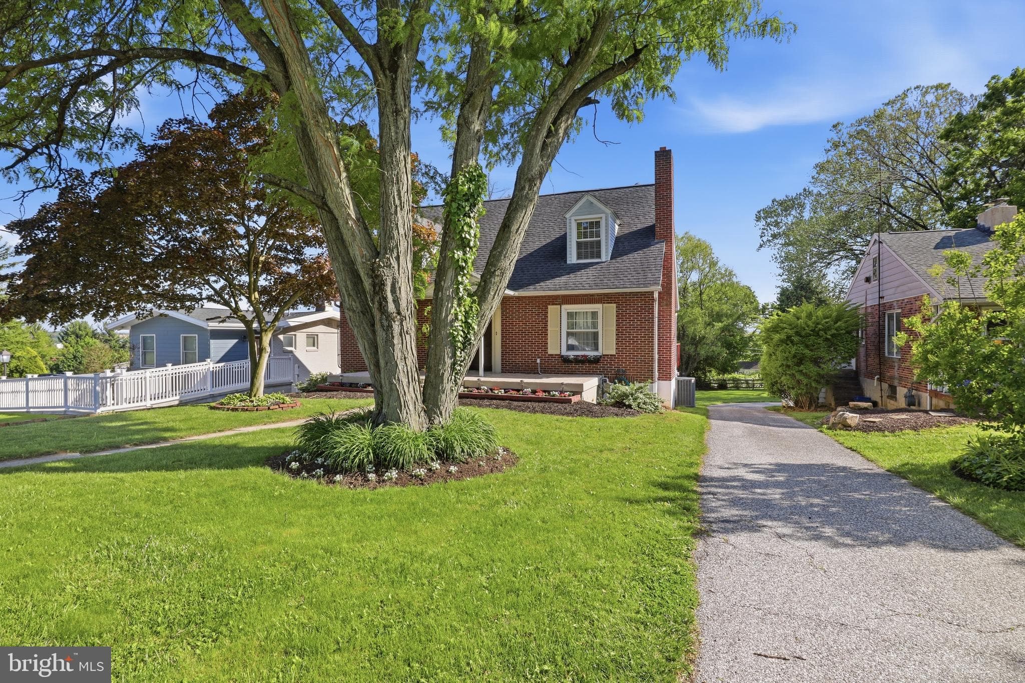 Home for sale at 2006 S Queen Street, York, Pennsylvania 17403, photo 3 of 3