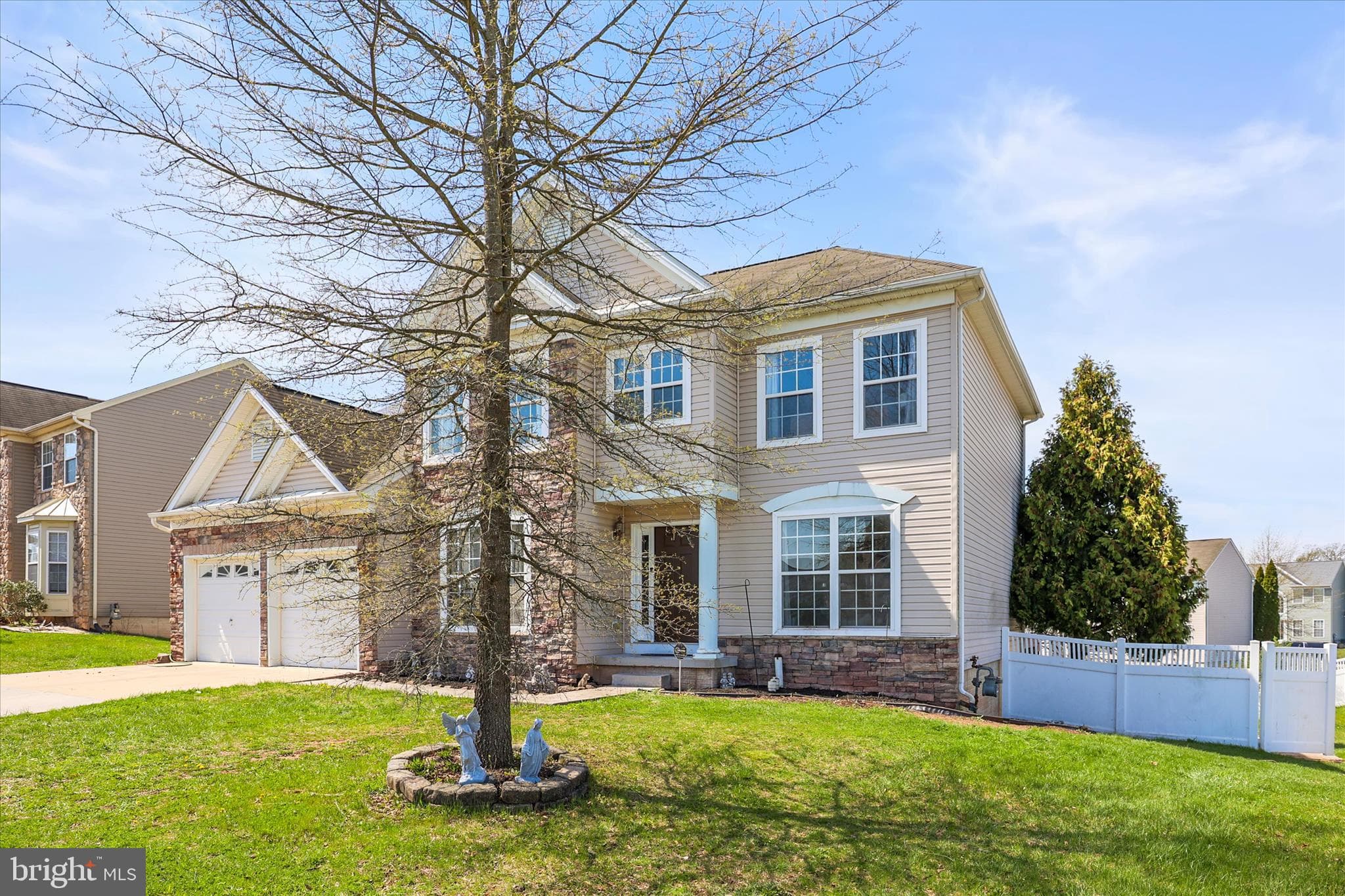 Home for sale at 180 Hunter Creek Drive, York, Pennsylvania 17406, photo 3 of 3