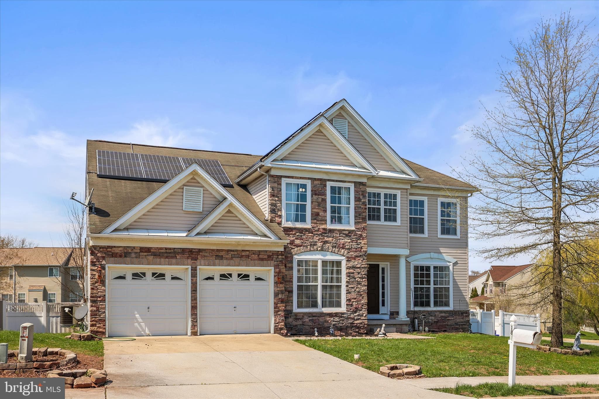 Listing photo of 6-bedroom home at 180 Hunter Creek Drive, York, Pennsylvania 17406, photo 1 of 3