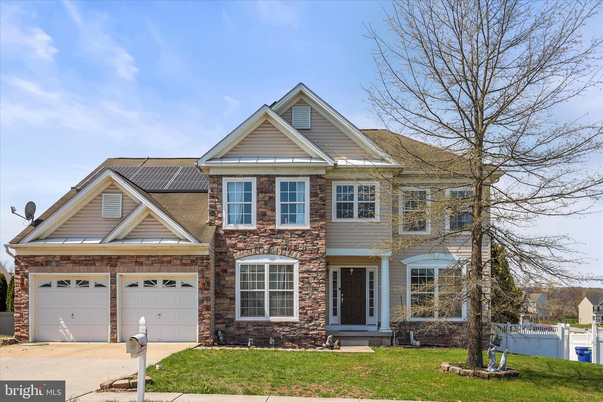 Home for sale at 180 Hunter Creek Drive, York, Pennsylvania 17406, photo 2 of 3