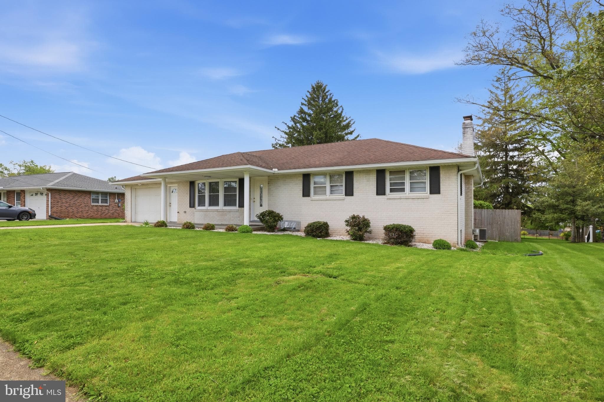 Home for sale at 2330 Redwood Road, York, Pennsylvania 17408, photo 2 of 3