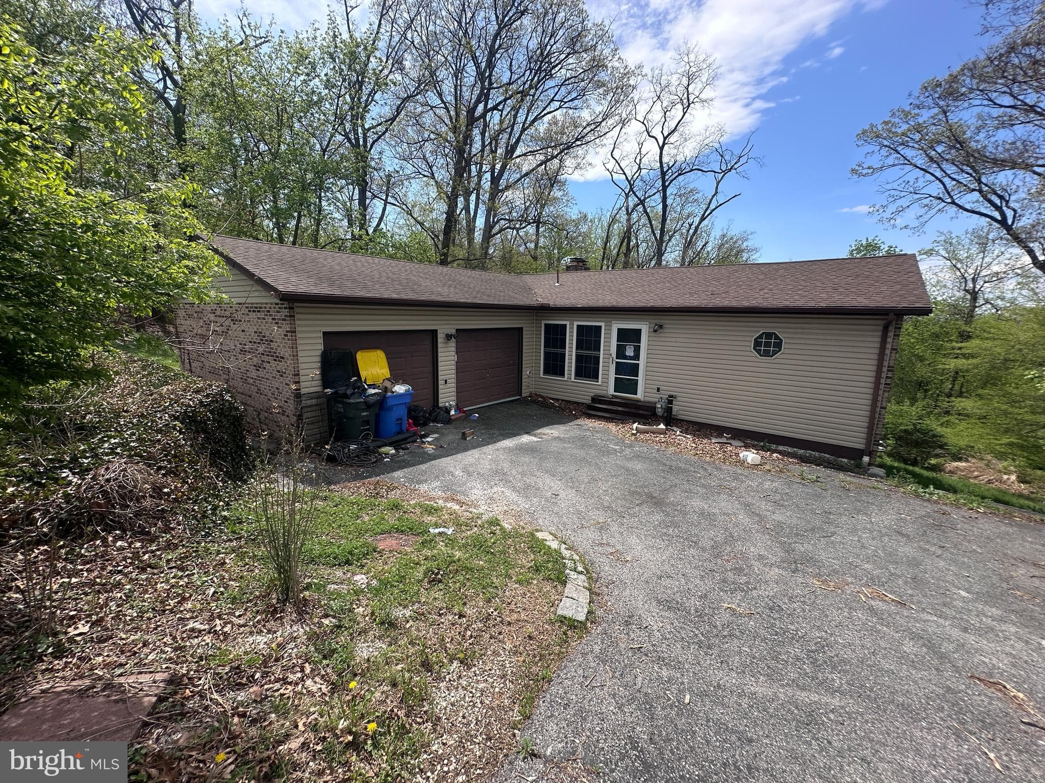 Listing photo of 3-bedroom home at 1711 Paulson Drive, York, Pennsylvania 17406, photo 1 of 3