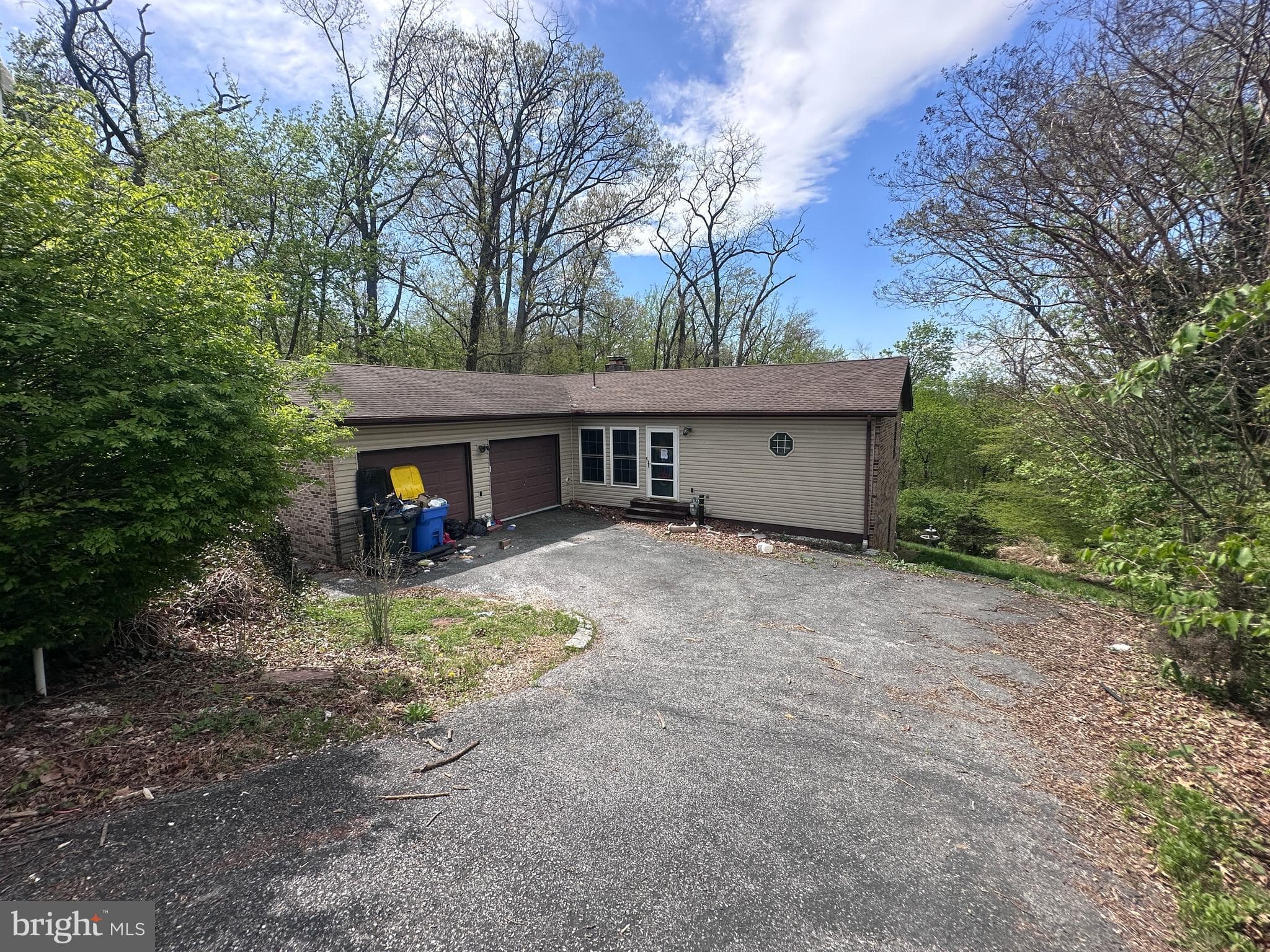 Home for sale at 1711 Paulson Drive, York, Pennsylvania 17406, photo 2 of 3