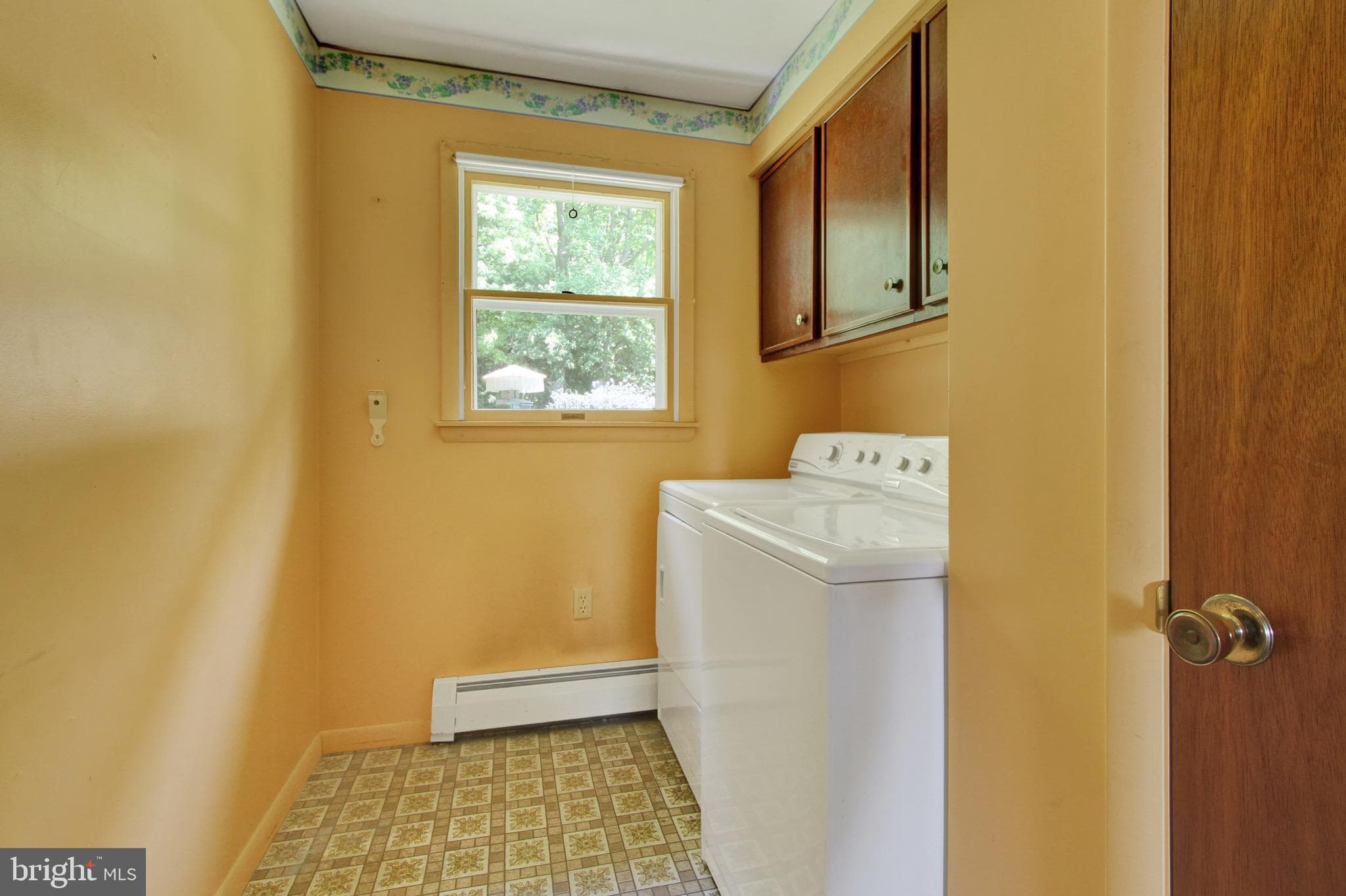 Home for sale at 2482 Pine Grove Road, York, Pennsylvania 17403, photo 9 of 14