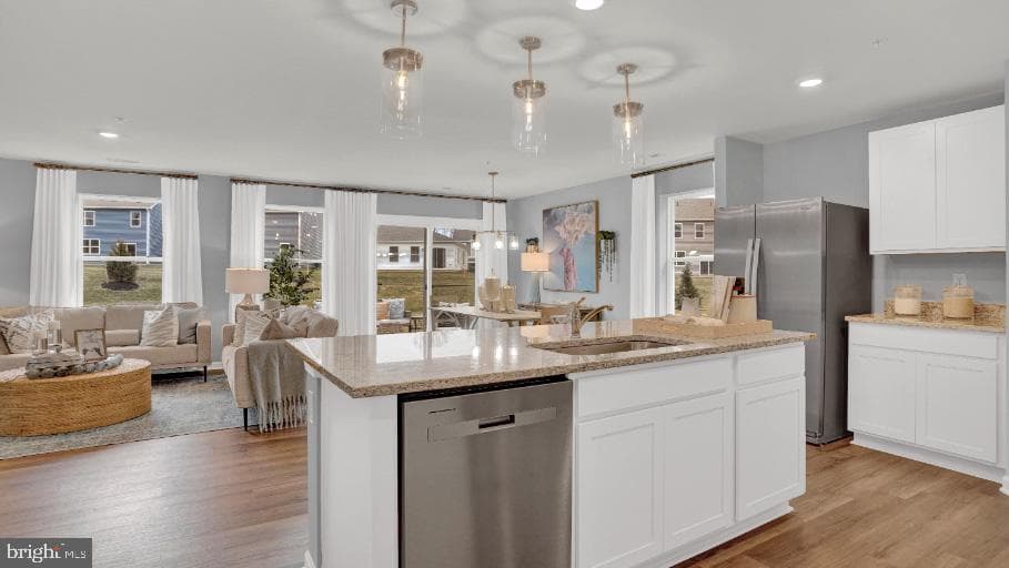 Home for sale at 125 Christina Drive, York, Pennsylvania 17404, photo 5 of 21