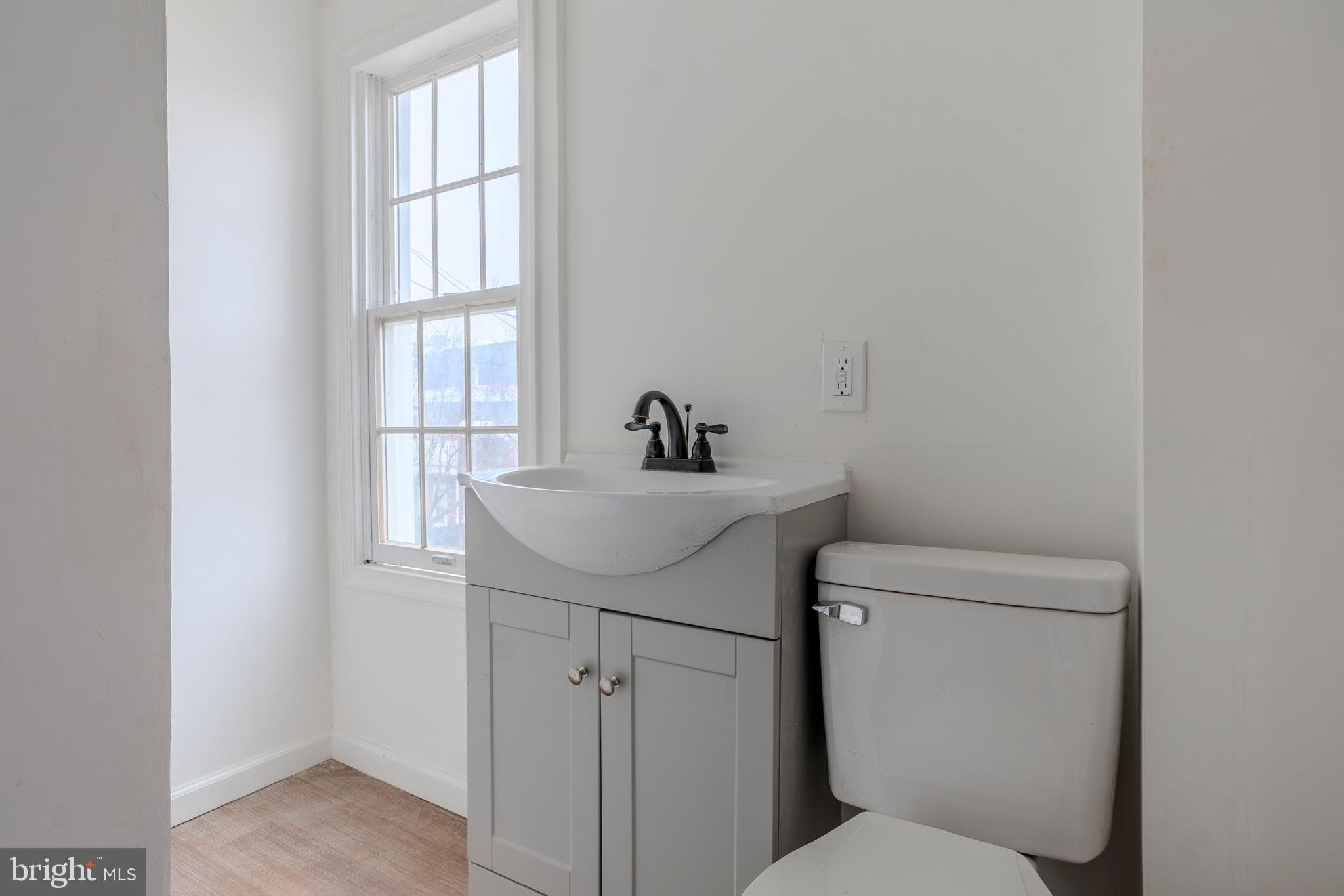 Home for sale at 662 Salem Avenue, York, Pennsylvania 17401, photo 11 of 15