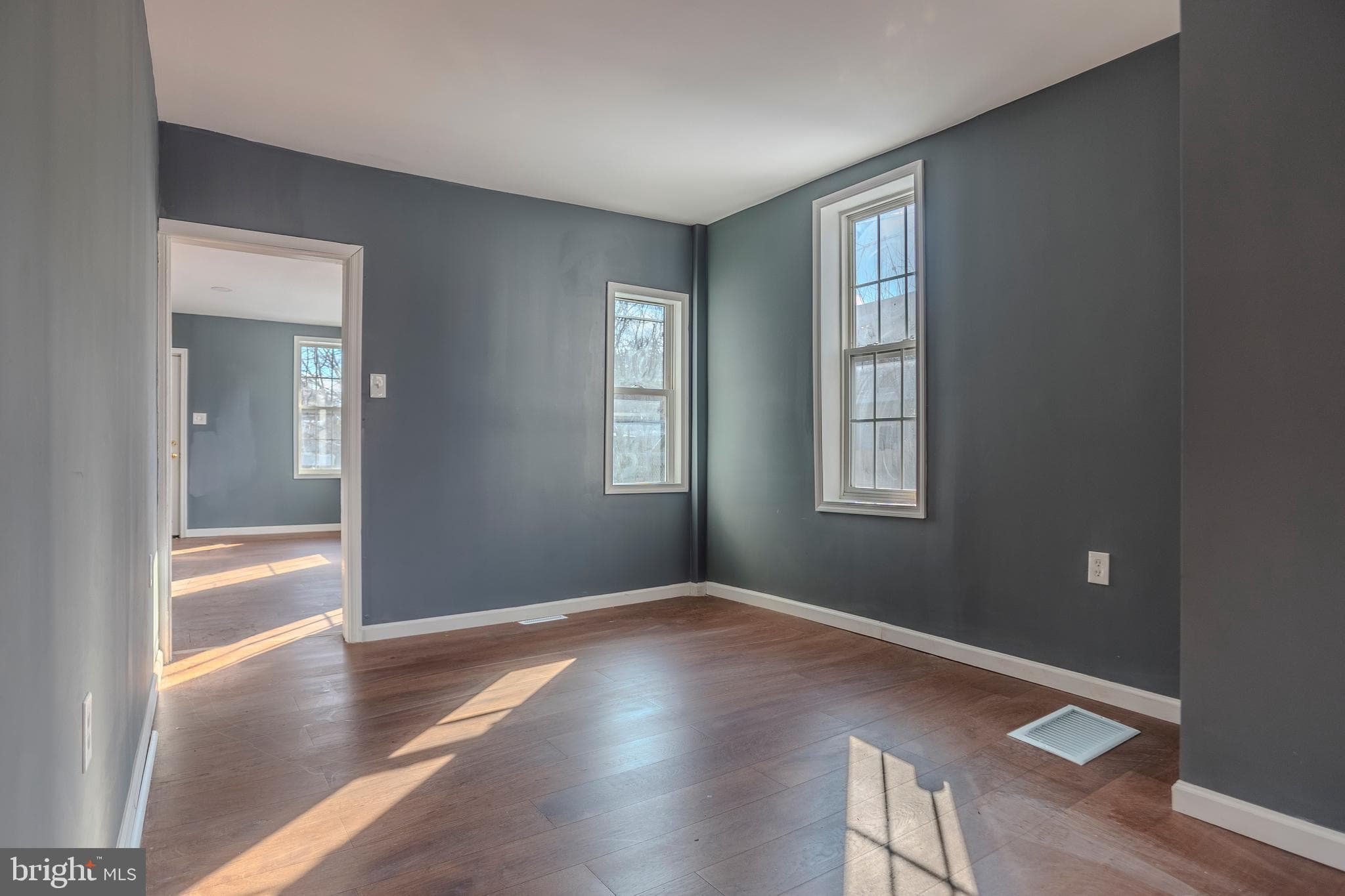 Home for sale at 662 Salem Avenue, York, Pennsylvania 17401, photo 4 of 15