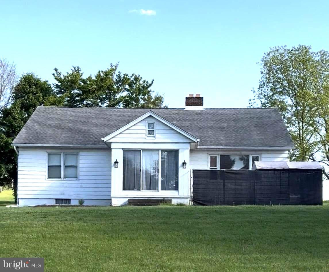 Home for sale at 6 S Grant Road, Thomasville, Pennsylvania 17364, photo 7 of 50