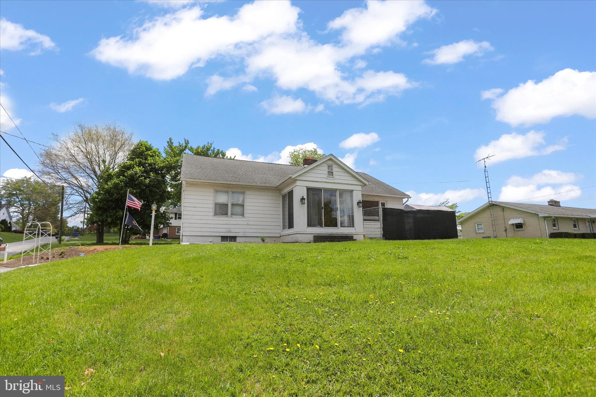 Home for sale at 6 S Grant Road, Thomasville, Pennsylvania 17364, photo 6 of 50
