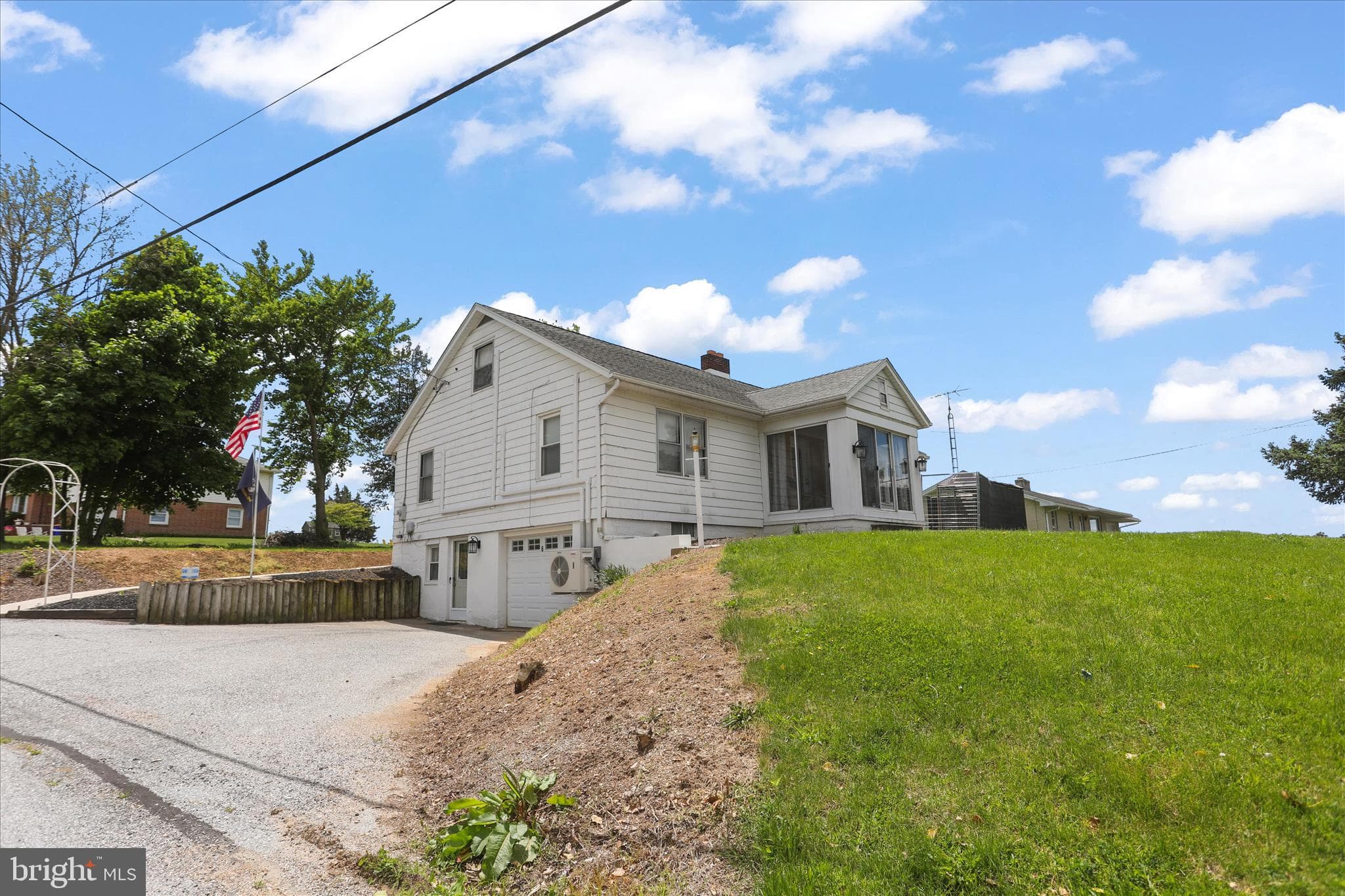 Home for sale at 6 S Grant Road, Thomasville, Pennsylvania 17364, photo 4 of 50
